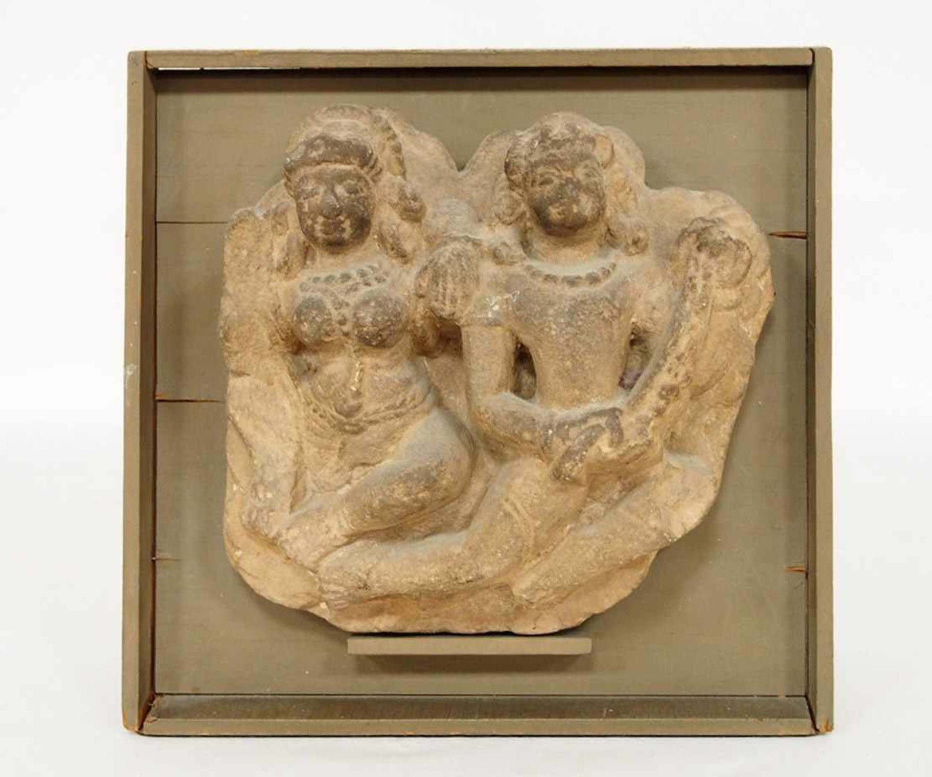 Hinduistisches Götterpaar (Rama und Sita?)Hochrelief, Sandstein, Indien 10./11. Jahrhundert, wohl