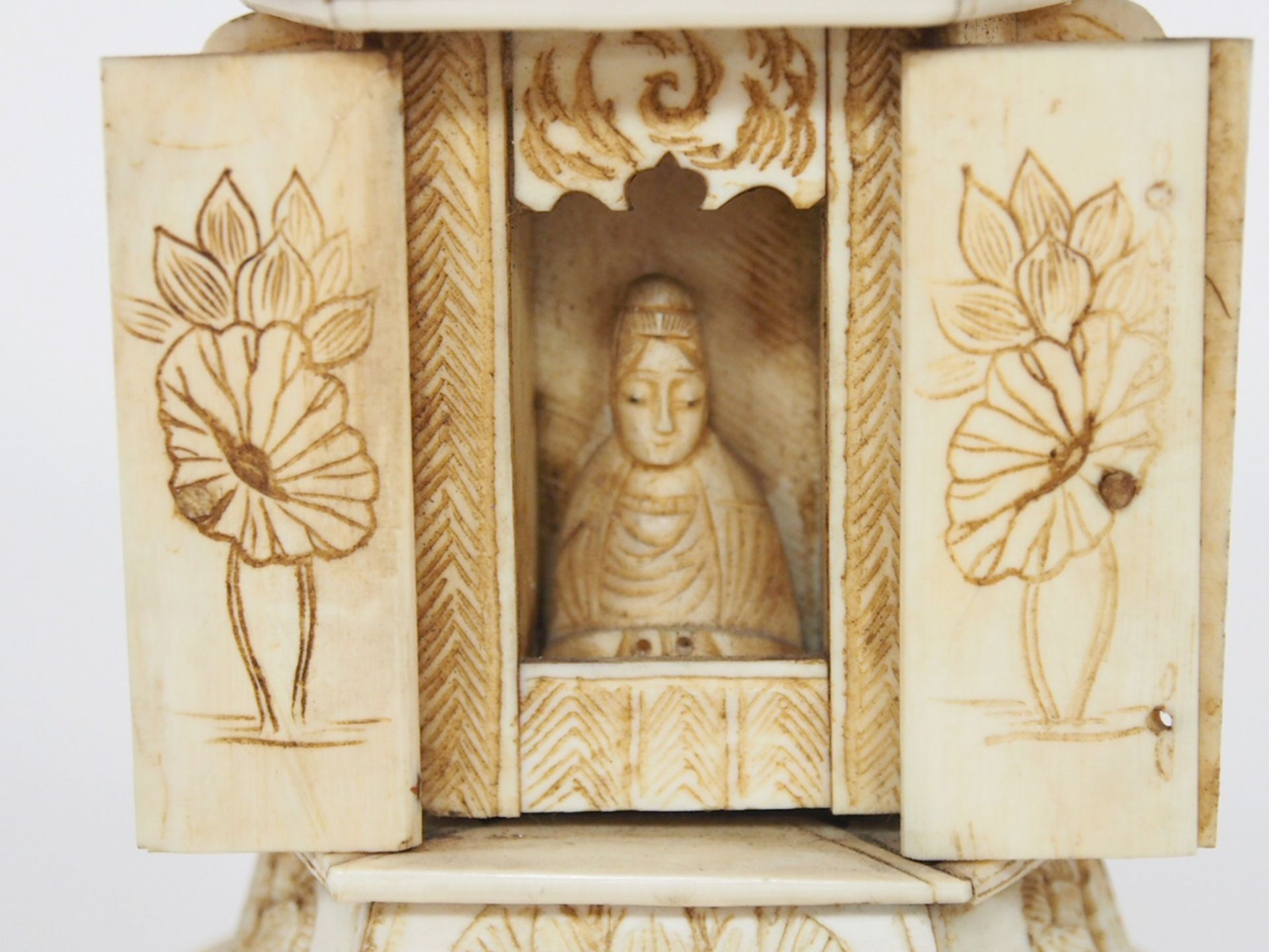 Pagode mit Buddha-Schrein - Bild 4 aus 4