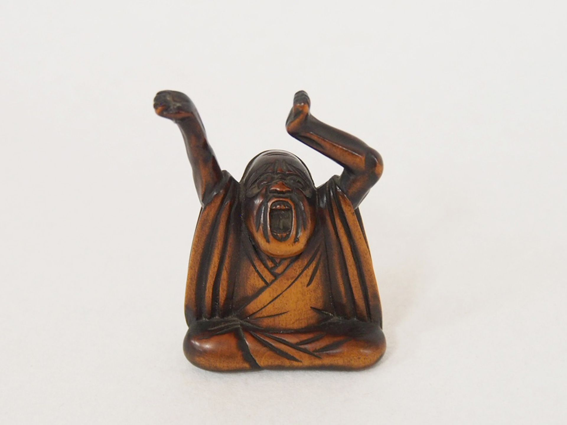 Netsuke in Form eines "Gähnenden"