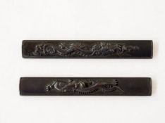 Zwei Kozuka mit Drachenmotiven