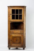 Biedermeier-Eckschrank