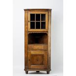 Biedermeier-Eckschrank