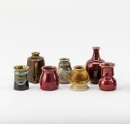 Sieben kleine Vasen Rheinfelder KeramikDrei Vasen ochsenblutfarbene Glasur. Zwei Vasen braune