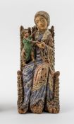 Sedes SapientiaeHolzskulptur, vollrund geschnitzt, polychrom gefasst. Thronende Madonna mit dem