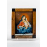 Heilige Maria mit KindHinterglasbild mit fein gemalter, polychromer Darstellung der Heiligen Maria
