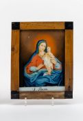 Heilige Maria mit KindHinterglasbild mit fein gemalter, polychromer Darstellung der Heiligen Maria