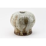 Westman, Marianne1928 Falun/Dalarna - 2017 ebd. Vase. Keramik. Grauer Scherben. Auf rundem Standfuß,