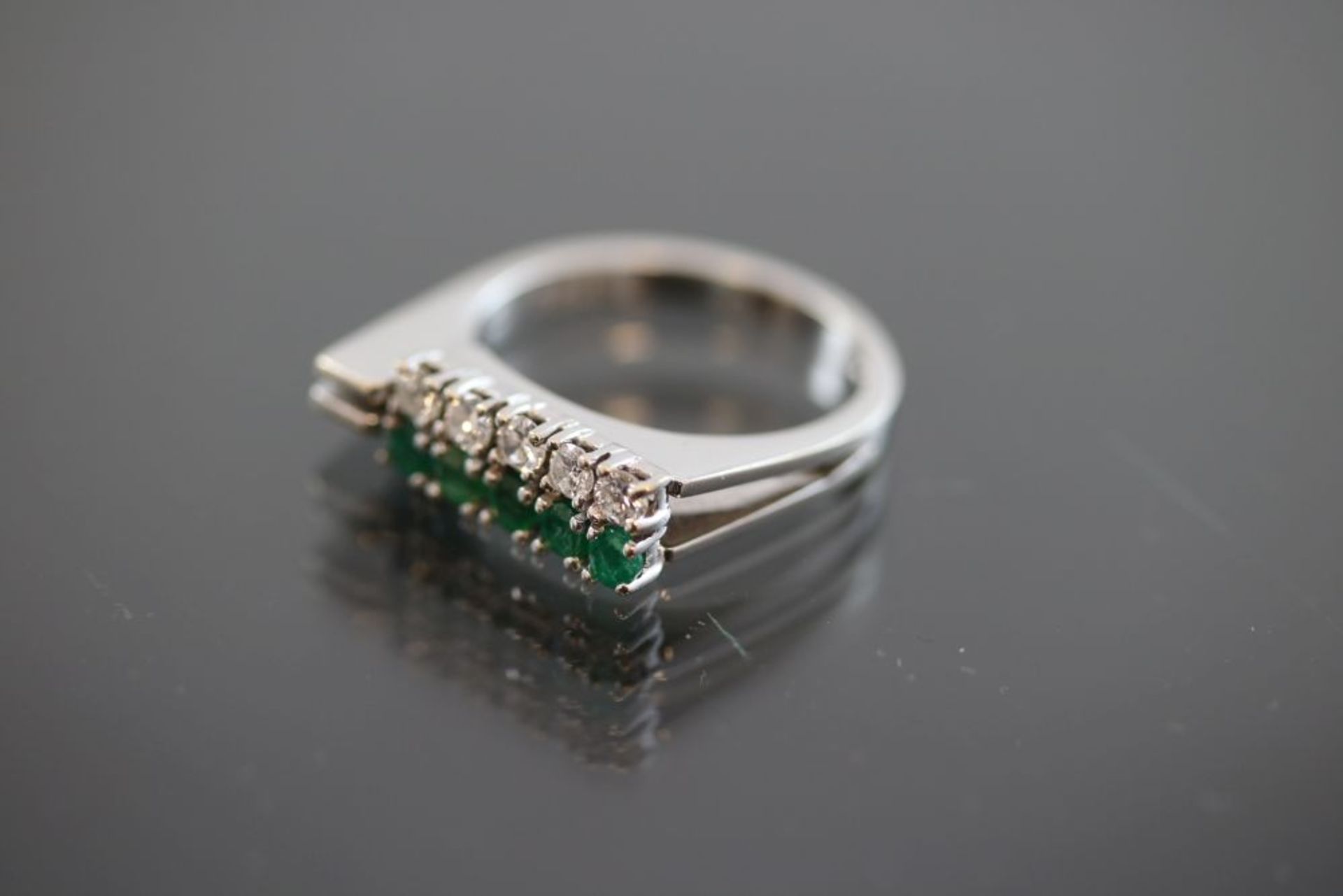 Smaragd-Brillant-Ring, 585 Weißgold< - Bild 2 aus 3