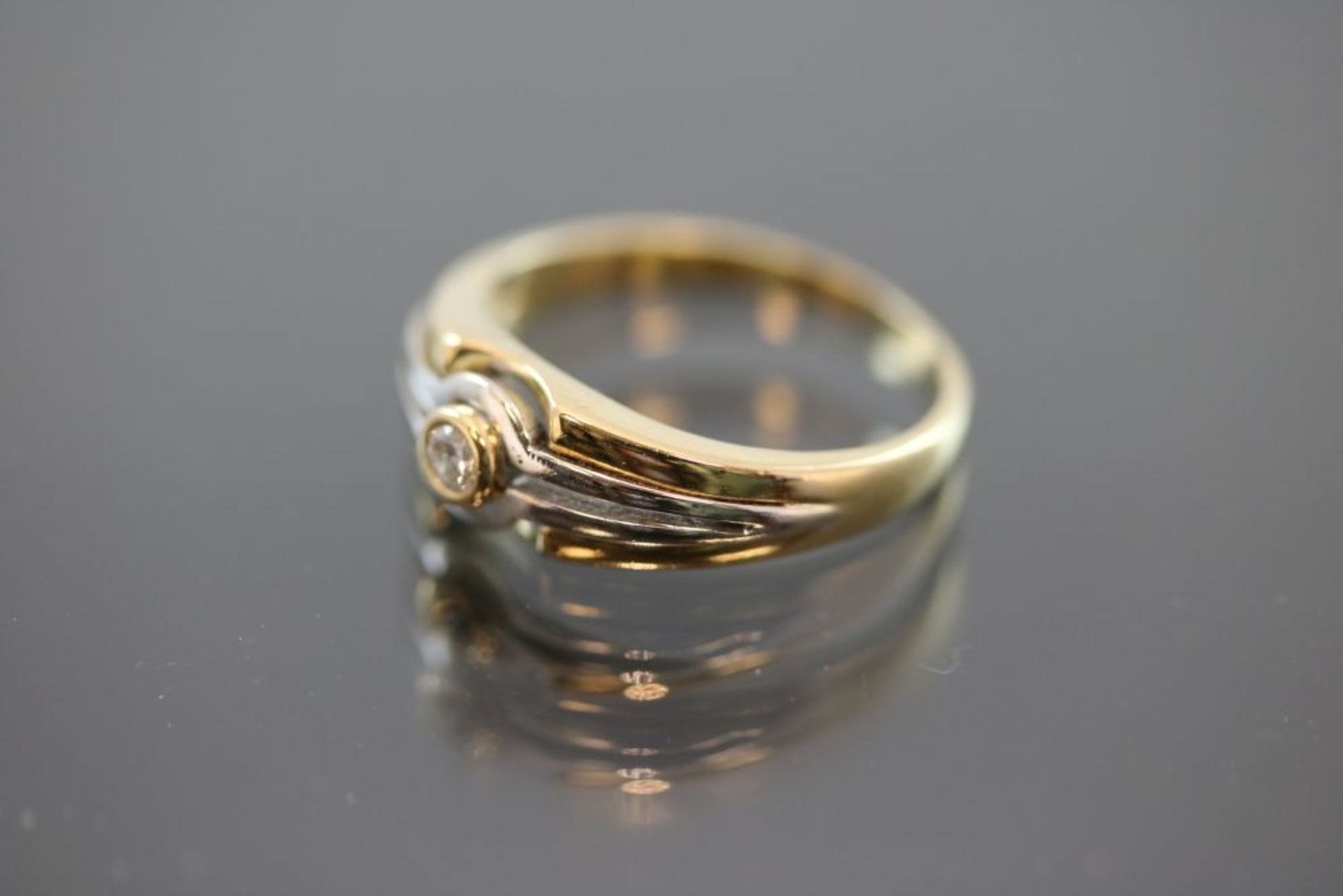 Brillant-Ring, 750 Gelbgold/weißgold< - Bild 2 aus 3