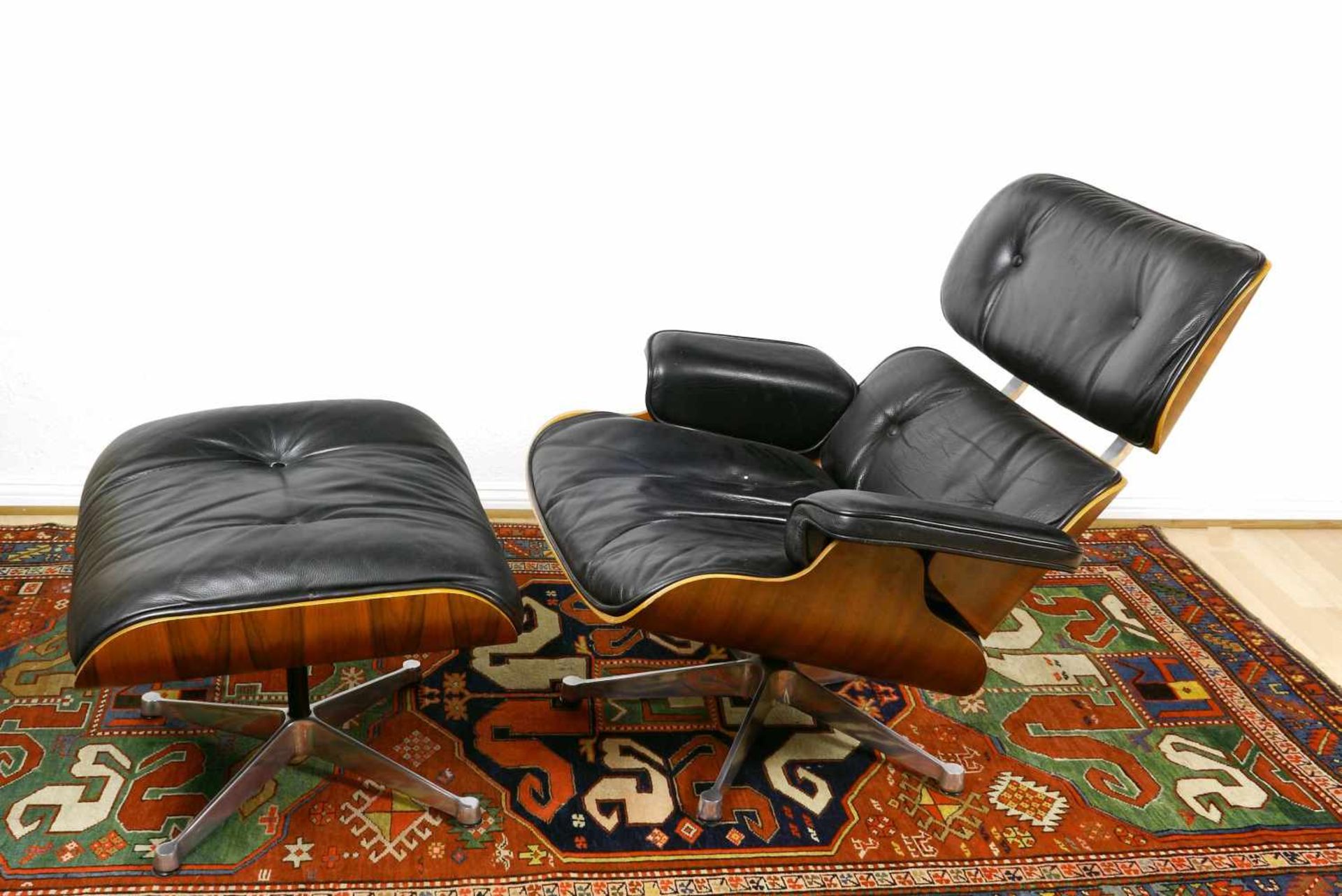 Eames Long Chair und Ottoman, 2. Hälfte 20. Jh., zwei Teile Entwurf Charles und Ray Eames 1956.