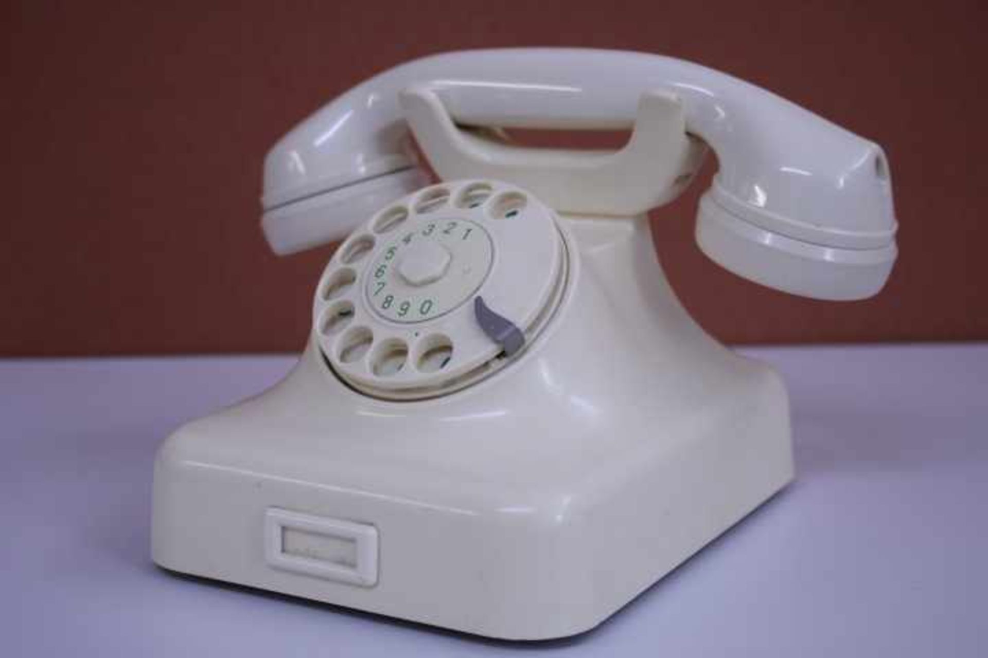 Telefon Apparatwohl 50er JahreElfenbein Farben mit Wählscheibe
