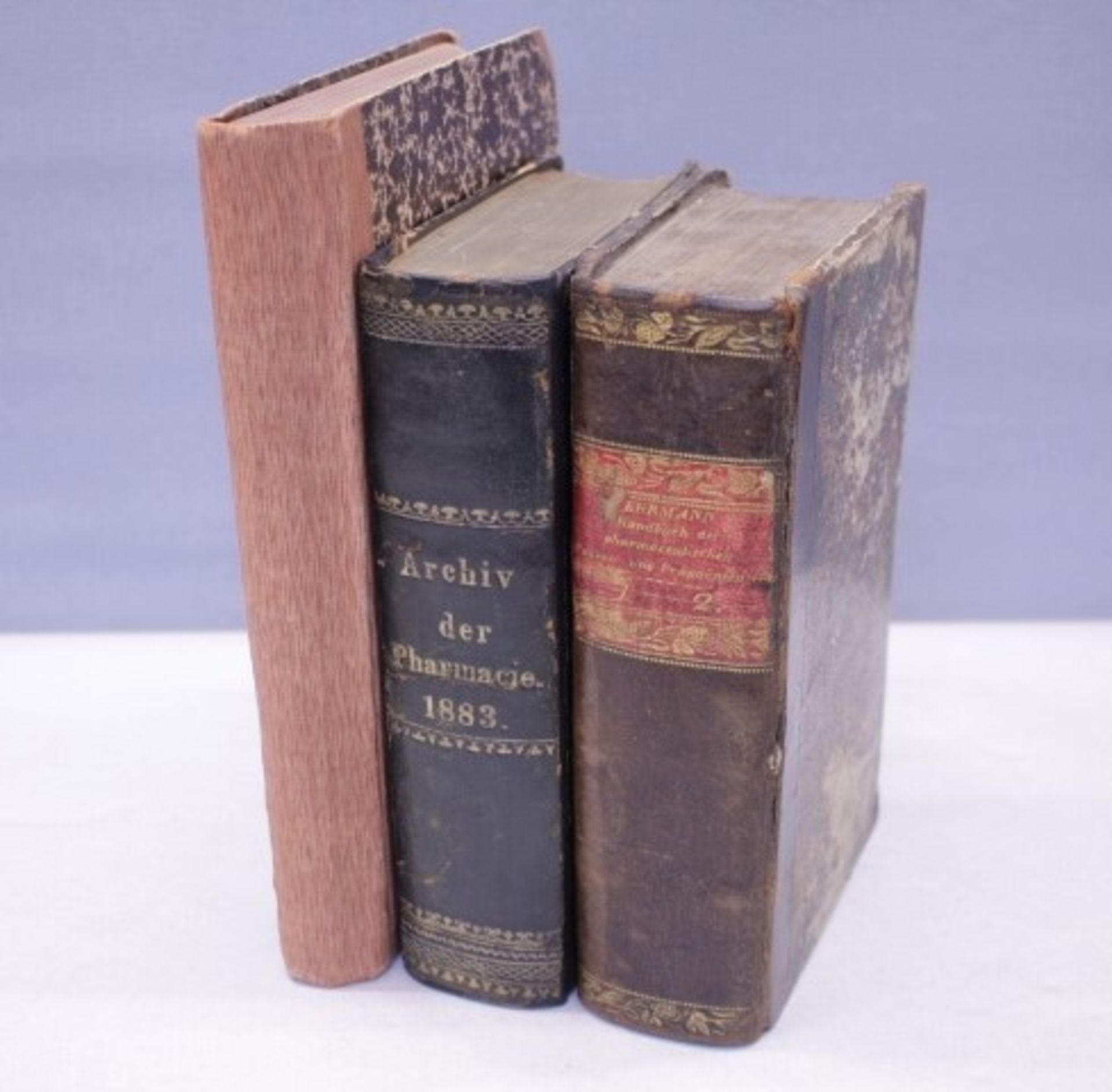 3 Pharmazeutische Fachbücher1.Archiv der Pharmacie 1883E.Reichardt Halle a/S.2.Handbuch der