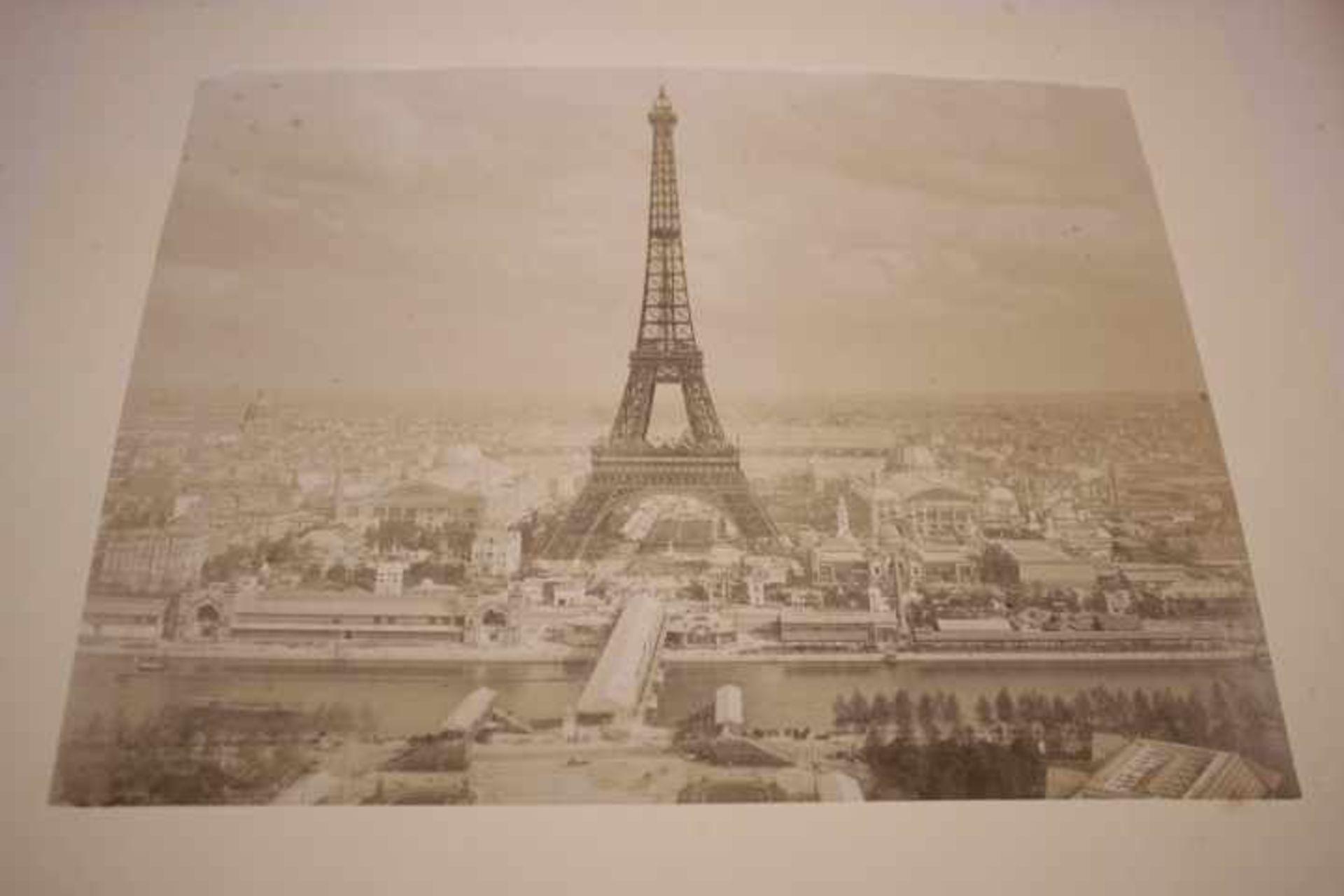 Exposition UniverselleParis 1889Album mit 13 Albumin Original FotosEinband leichter Abrieb46x36cm - Image 2 of 3