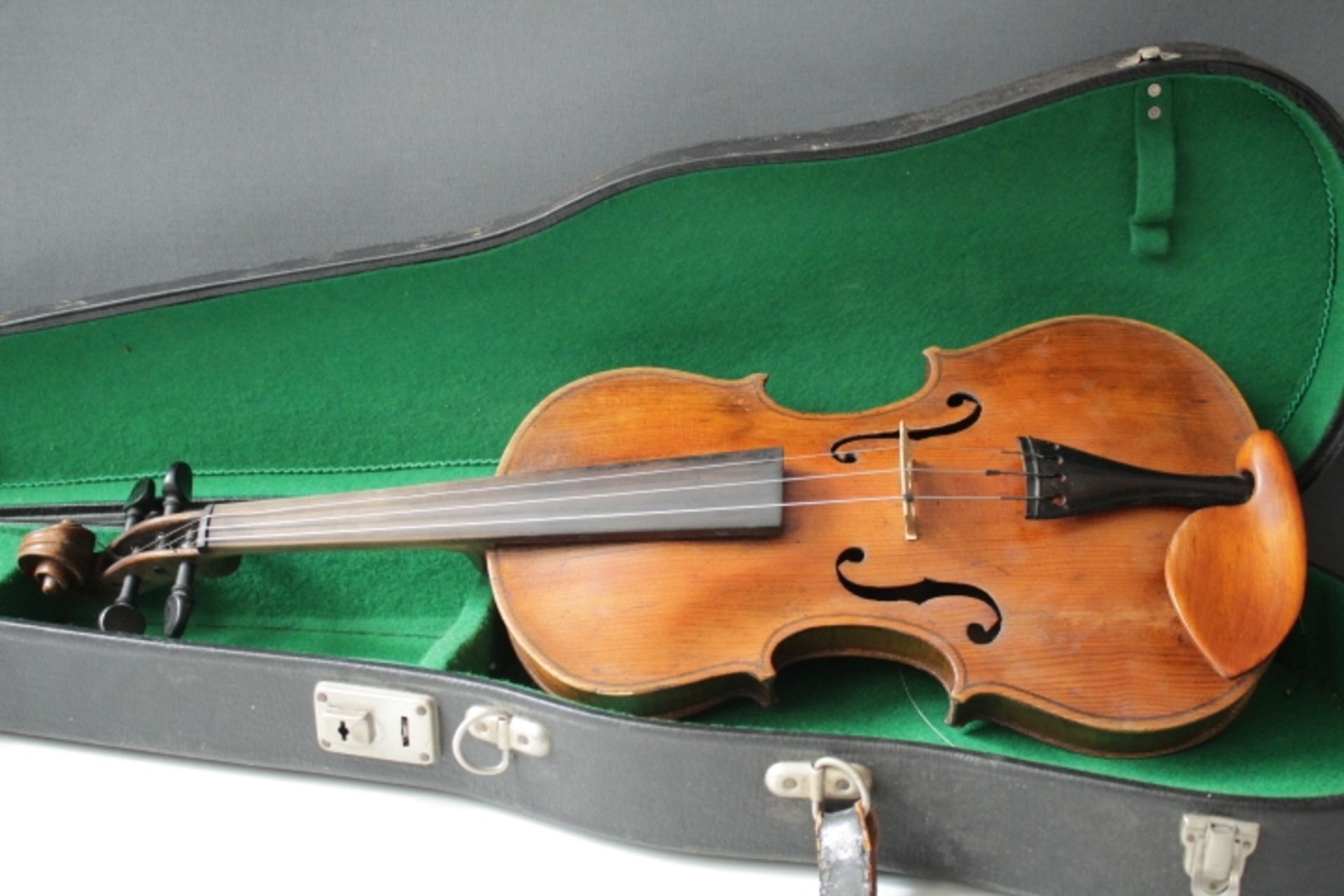 Violine im Koffer