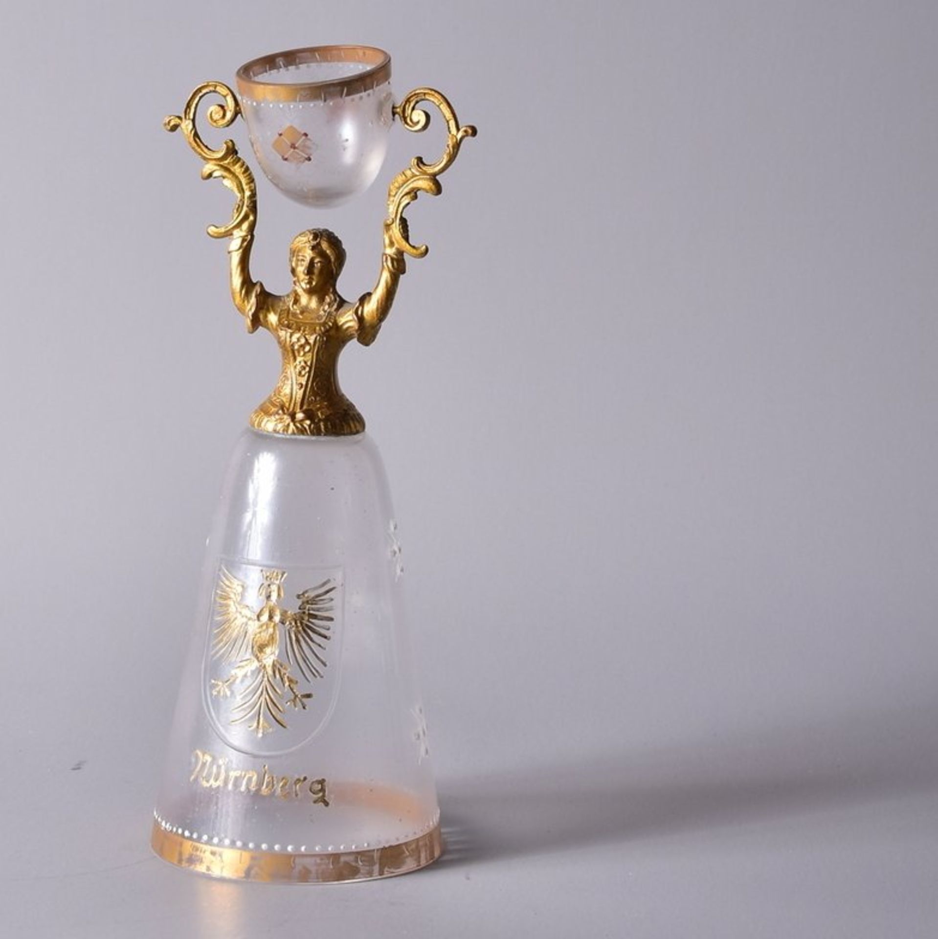 Nürnberger Hochzeitsbecher, um 1750, farbloses, geätztes Glas mit geschliffenem u.vergold.