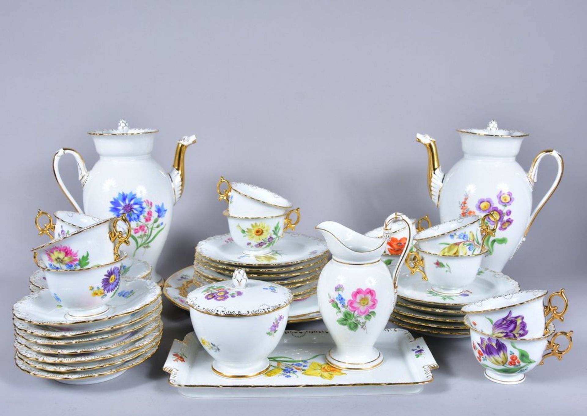 Meissen Kaffeeservice f.12 Pers., blaue Schwertermarke nach 1934, 1.Wahl, bunte Blume mit barocker