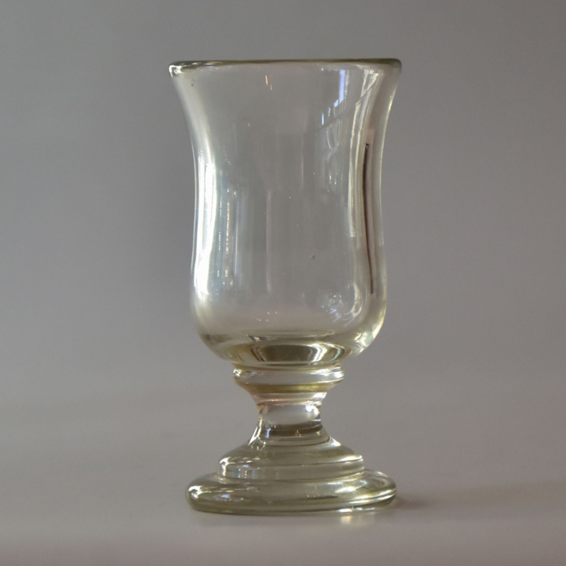 Biedermeier Pokalglas, um 1800, farbloses Schmelzglas, geschliffener Boden, H.13,5cm