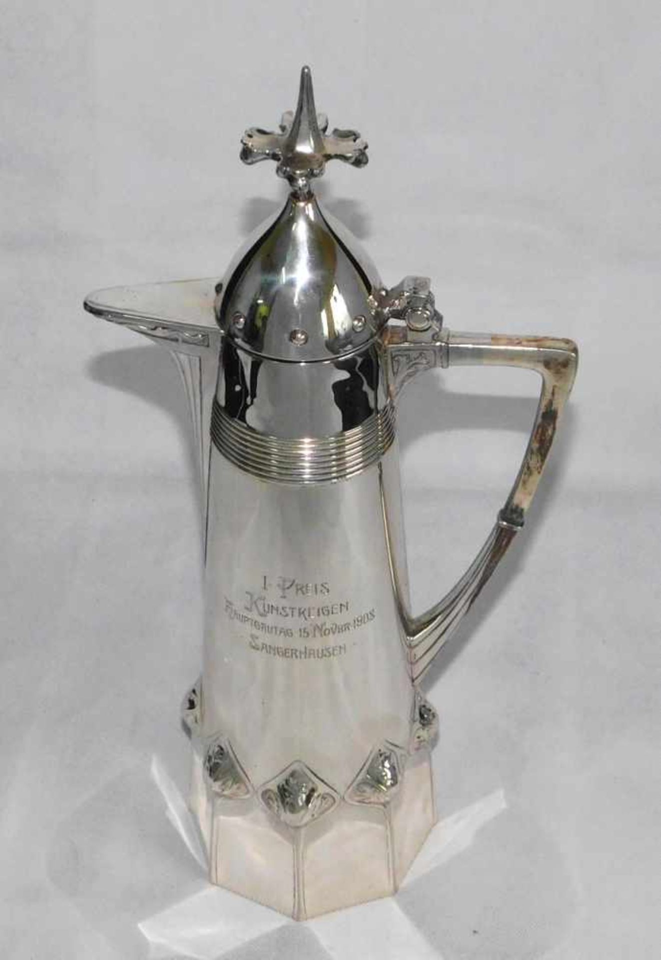 WMF Pokal in Form einer Deckelkanne, Jugendstil 1908, versilbert