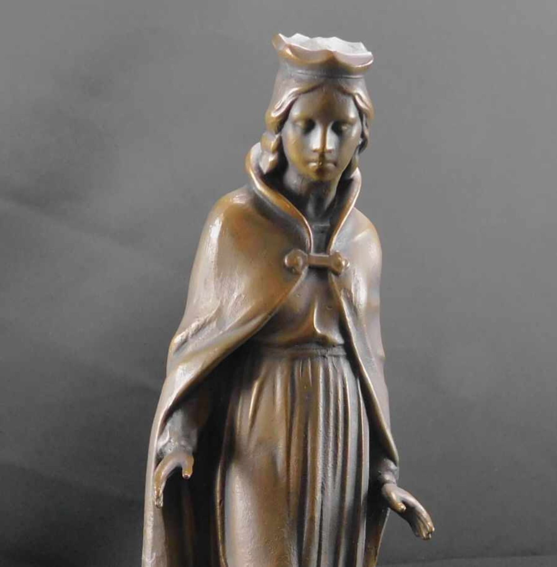Madonna, Bronze, 1. H. 20.Jhdt., 2,4 kg, Höhe 24 cm und Ø 6 cm - Bild 3 aus 3