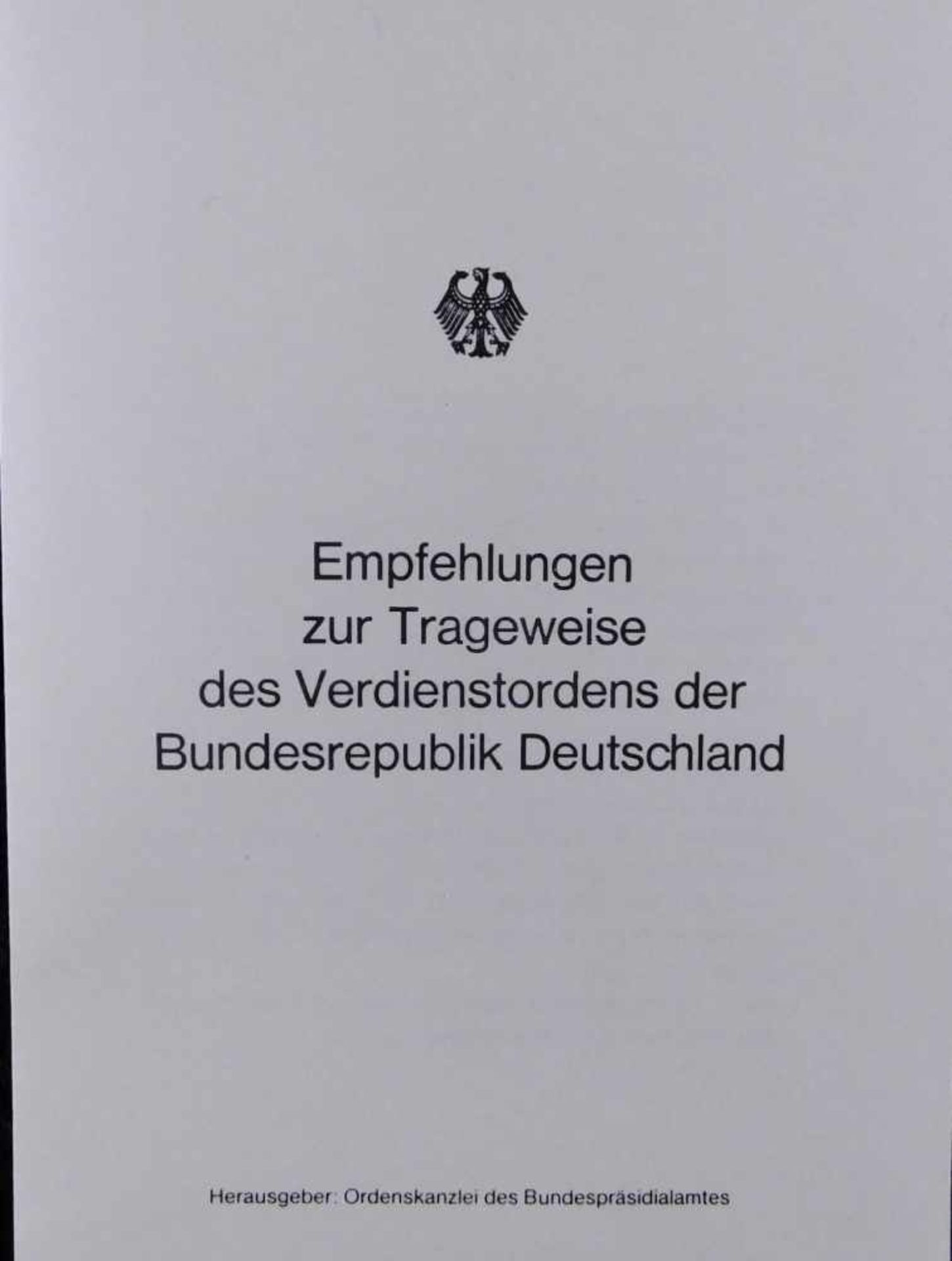 Verdienstkreuz der BRD 1989 im Etui, Verleihungsurkunde u. Empfehlungen z. Trageweise d. - Image 5 of 6