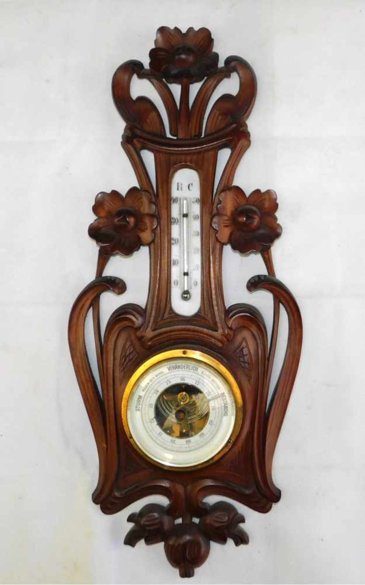 Barometer Thermometer Jugendstil, deutsch um 1900, Nussbaum, florale Schnitzereien