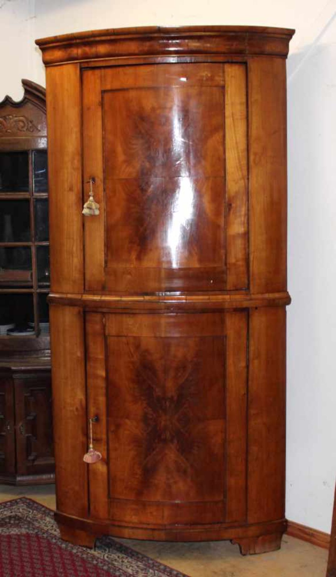 Eckschrank, Tönnchen Biedermeier, Kirschbaum, deutsch um 1810, 2- teilig