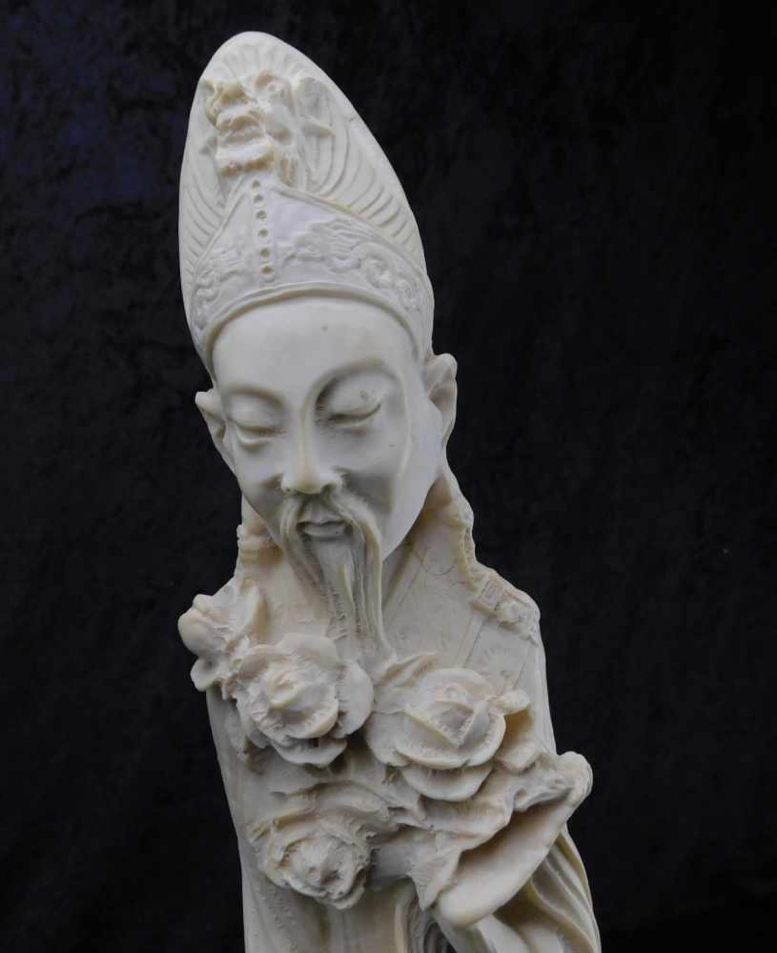 2 Stk. Skulpturen, chinesische Darstellung, Eltern und Kinder, Polyresin. 2. H. 20. Jhdt. - Bild 2 aus 6