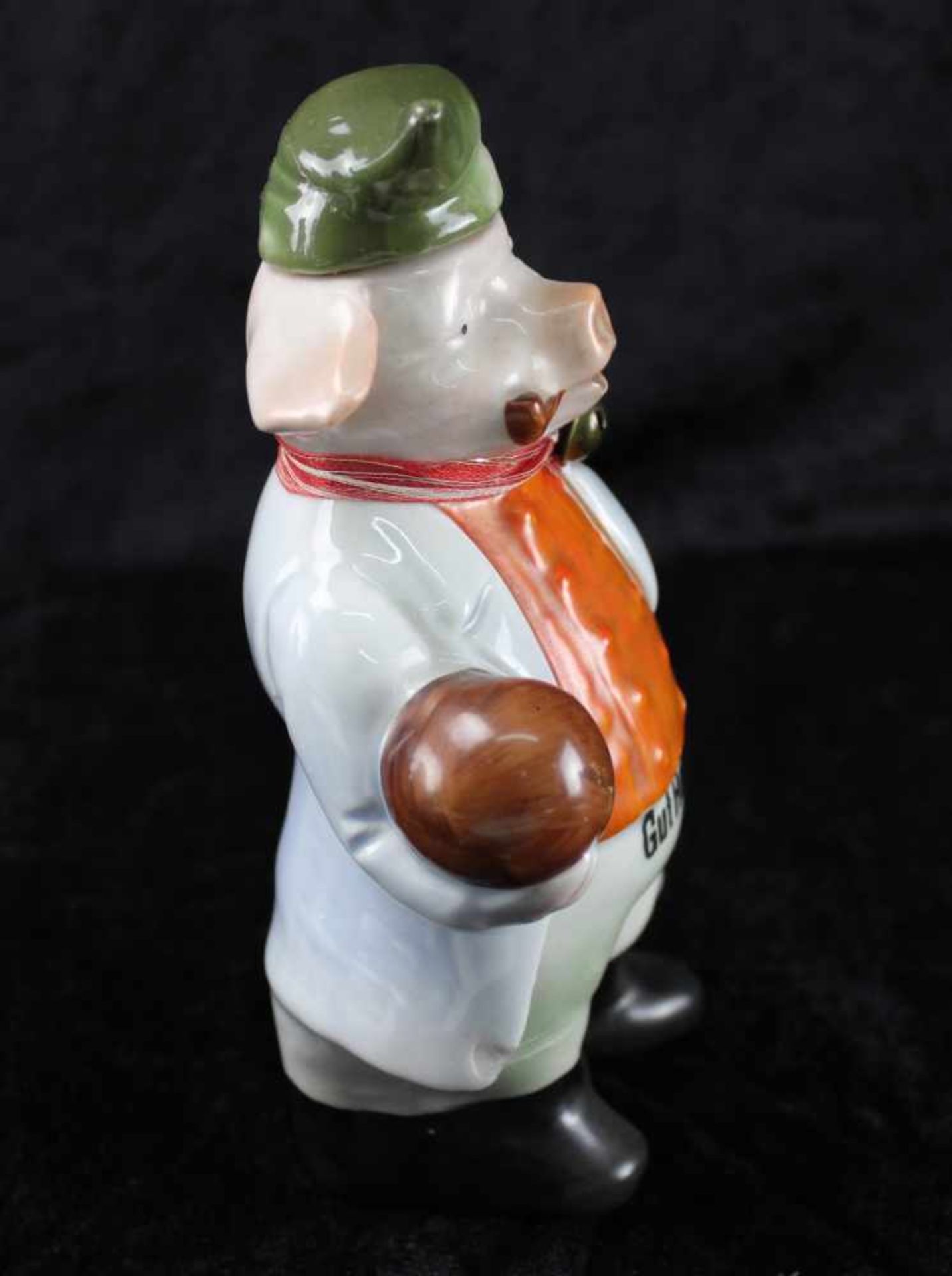 Schnapsflasche, humoristische Darstellung, Schwein als Kegler, Feinsteinzeug um 1920, Gut Holz!Kappe - Image 3 of 4