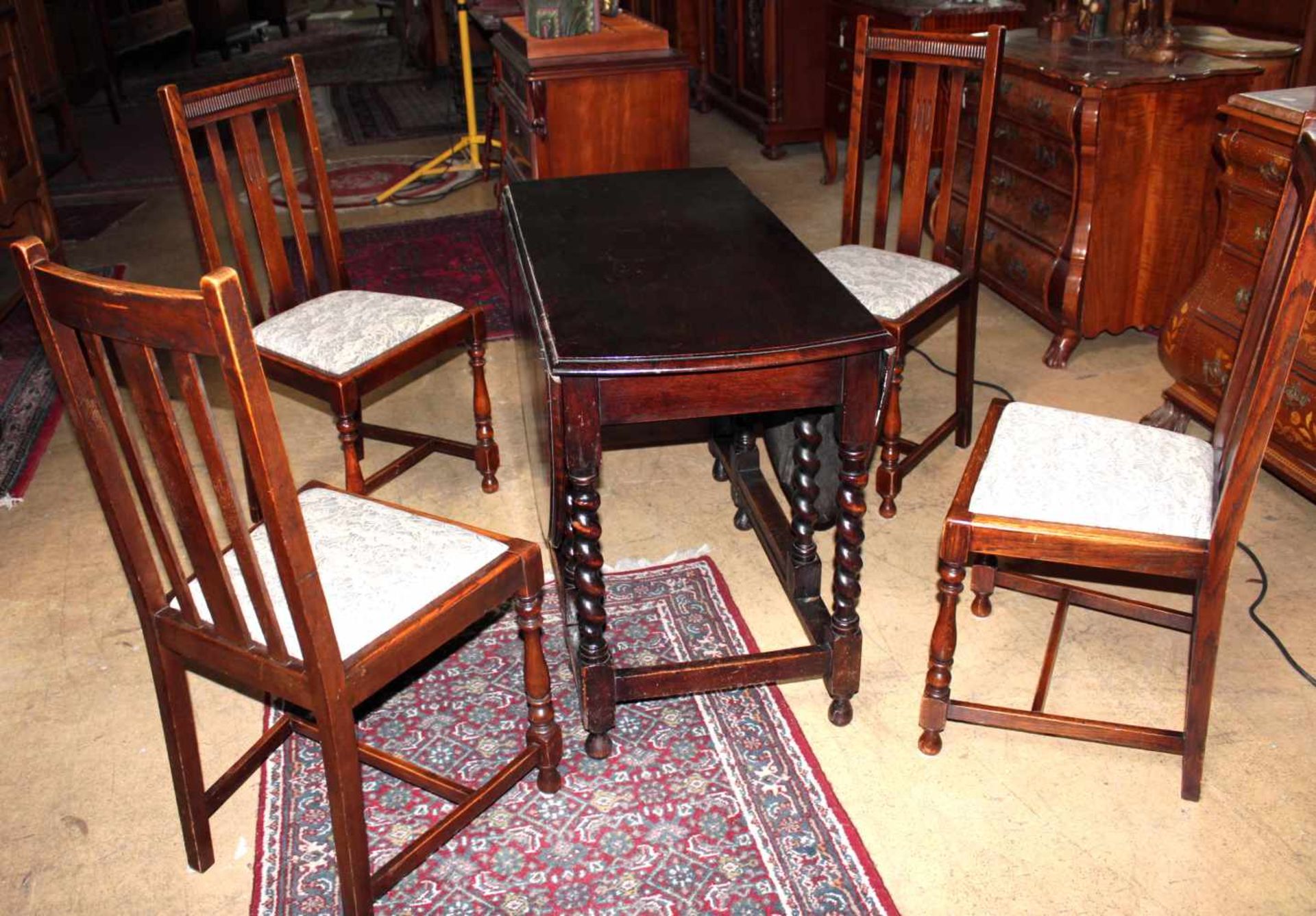Set, Gateleg-Table plus 4 Stühle, Eiche, England um 1910 - Image 2 of 2