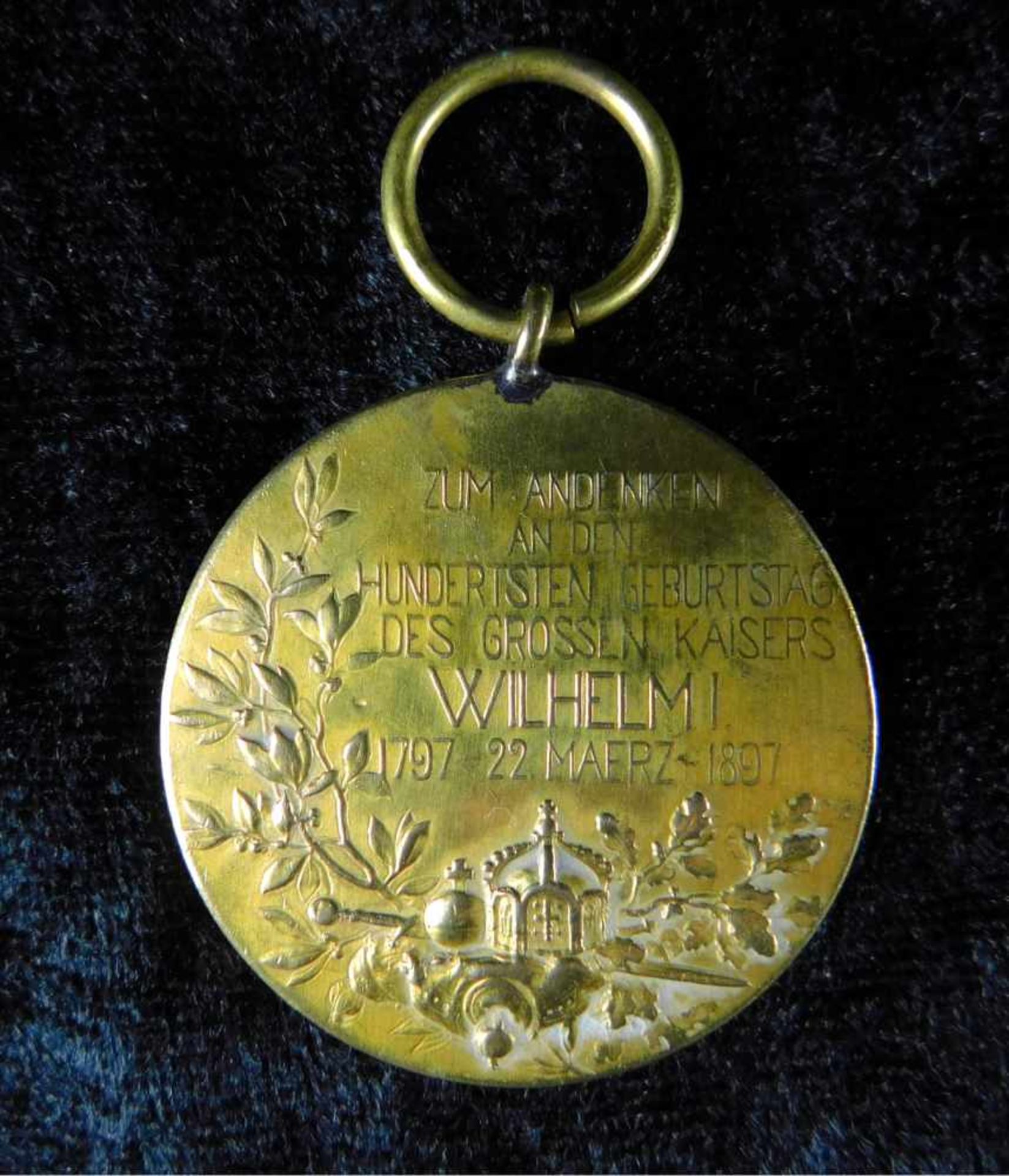 Preußen, Andenken-Medaille Kaiser Wilhelm I., 100. Geburtstag, 1897, vergoldet - Image 2 of 2