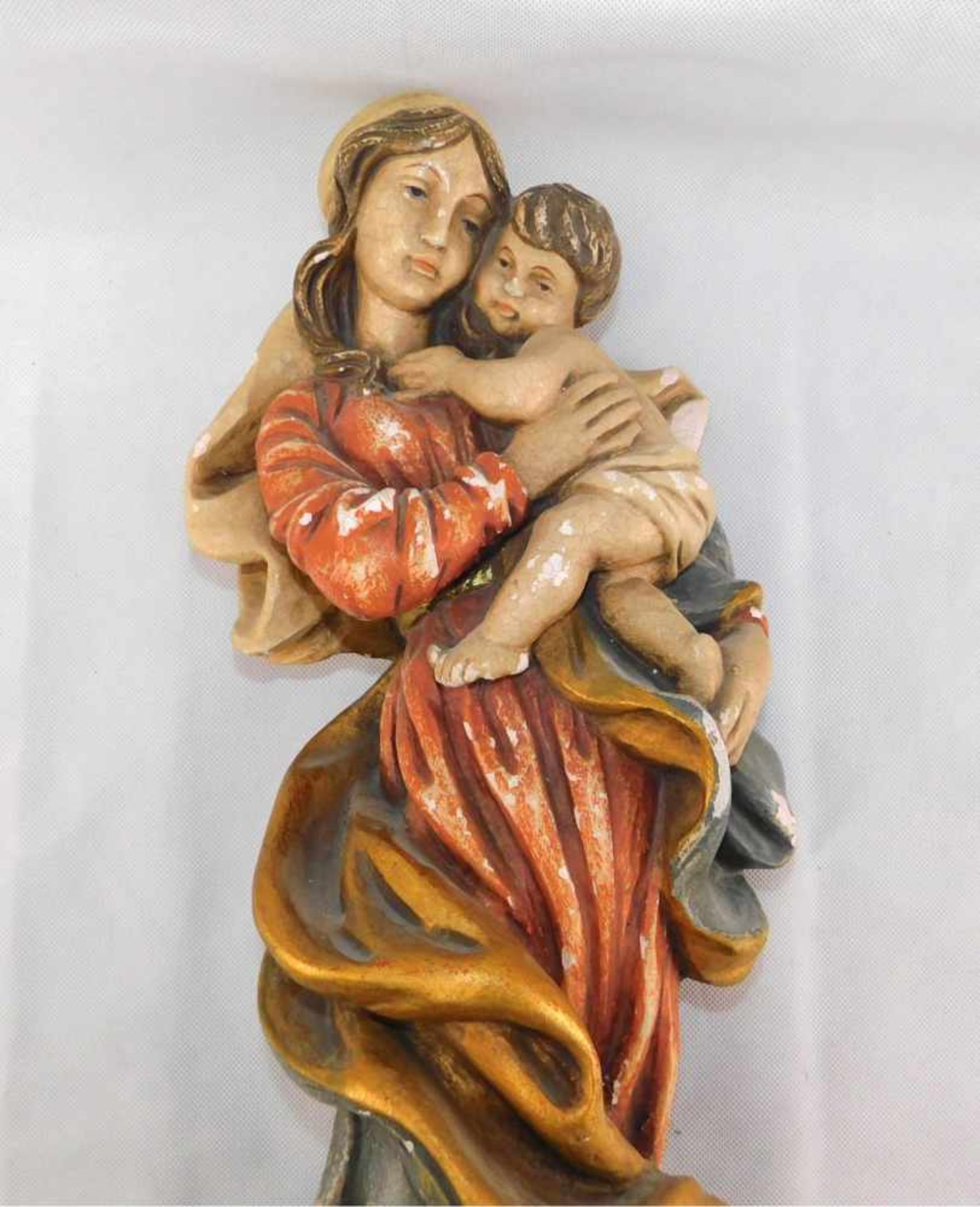 Madonna mit Kind, Holz polychrome Fassung, 2. H. 20. Jhdt. - Bild 2 aus 3