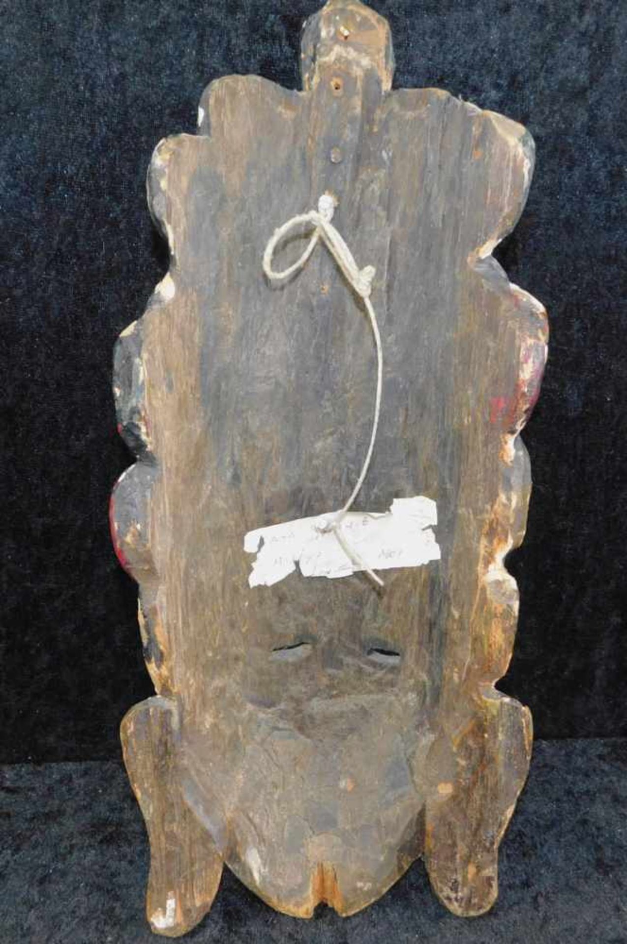 Maske Sri Lanka, um 1970, Holz geschnitzt, polychrome Fassung, Höhe 35 cm, Breite 14,5 cm - Bild 2 aus 2