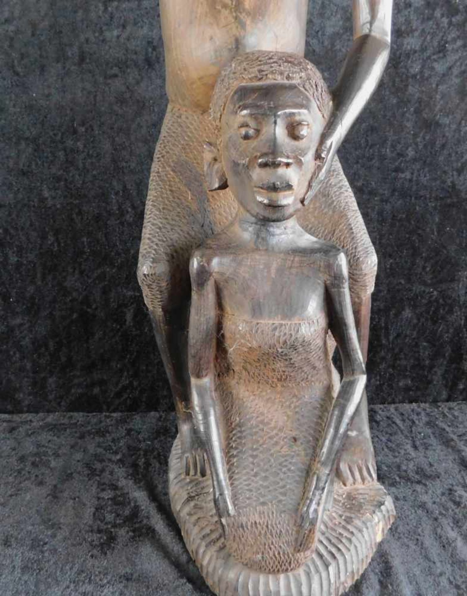 Skulptur, Holz massiv, Darstellung Afrikanische Familie, 1.H.20.Jhdt., - Bild 7 aus 10