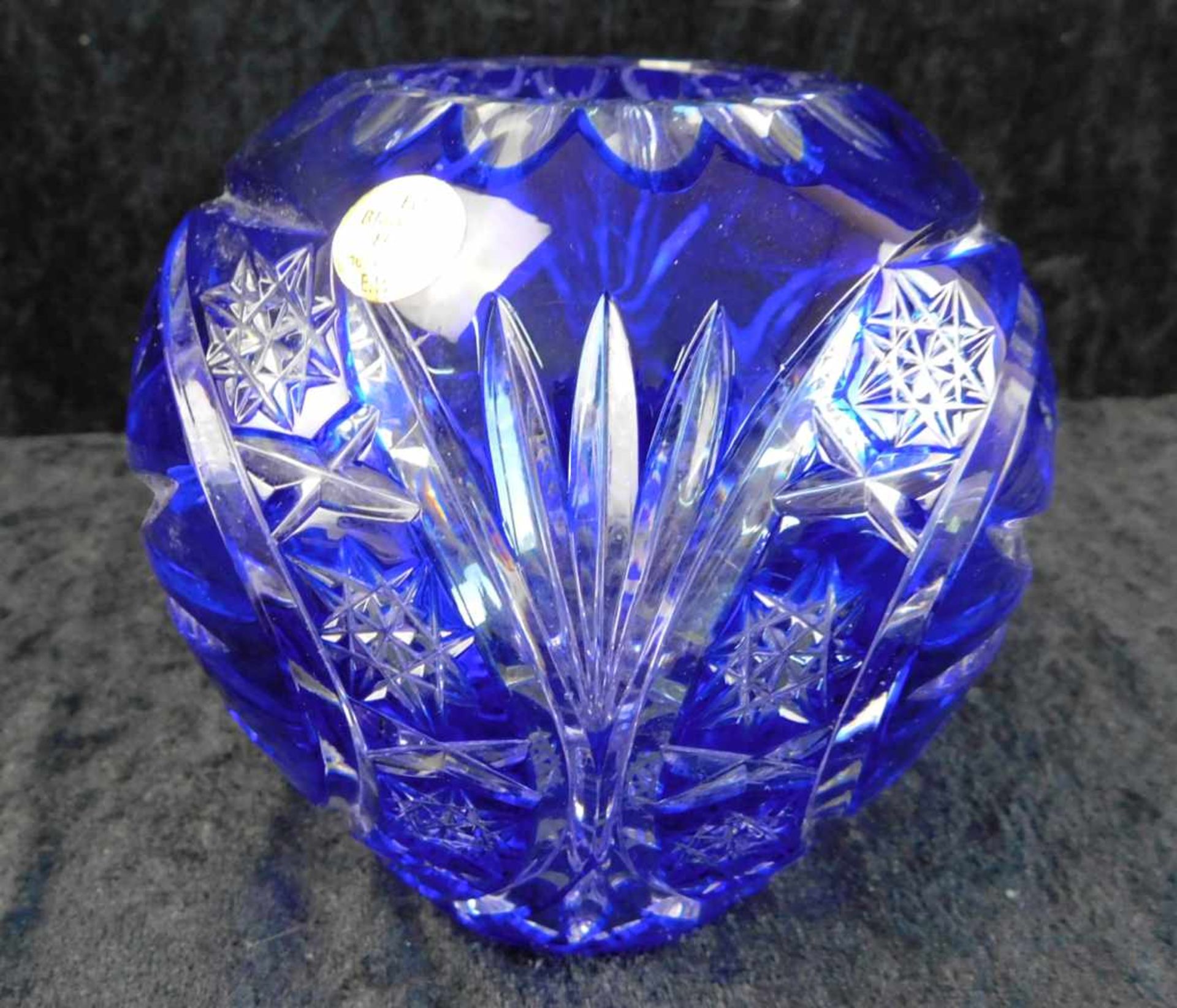 Vase Kugelform, Bleikristall Einschmelzung blau, handgeschliffen, Marke E.W.R., Höhe 13 cm, Mitte - Bild 2 aus 3
