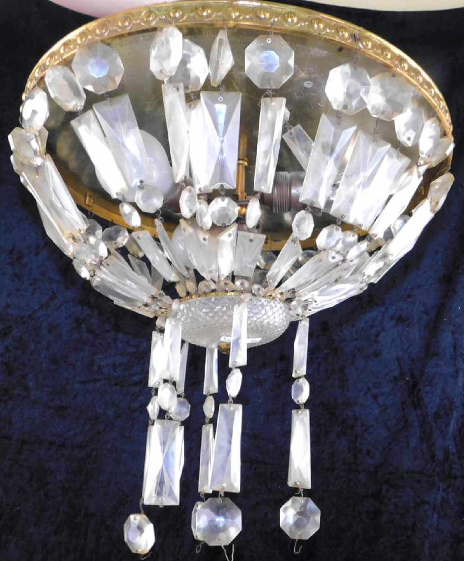 Lampe, Korblüster, Messing mit Glasprismen, um 1900, Ø 40 cm, für 3 Leuchtmittel