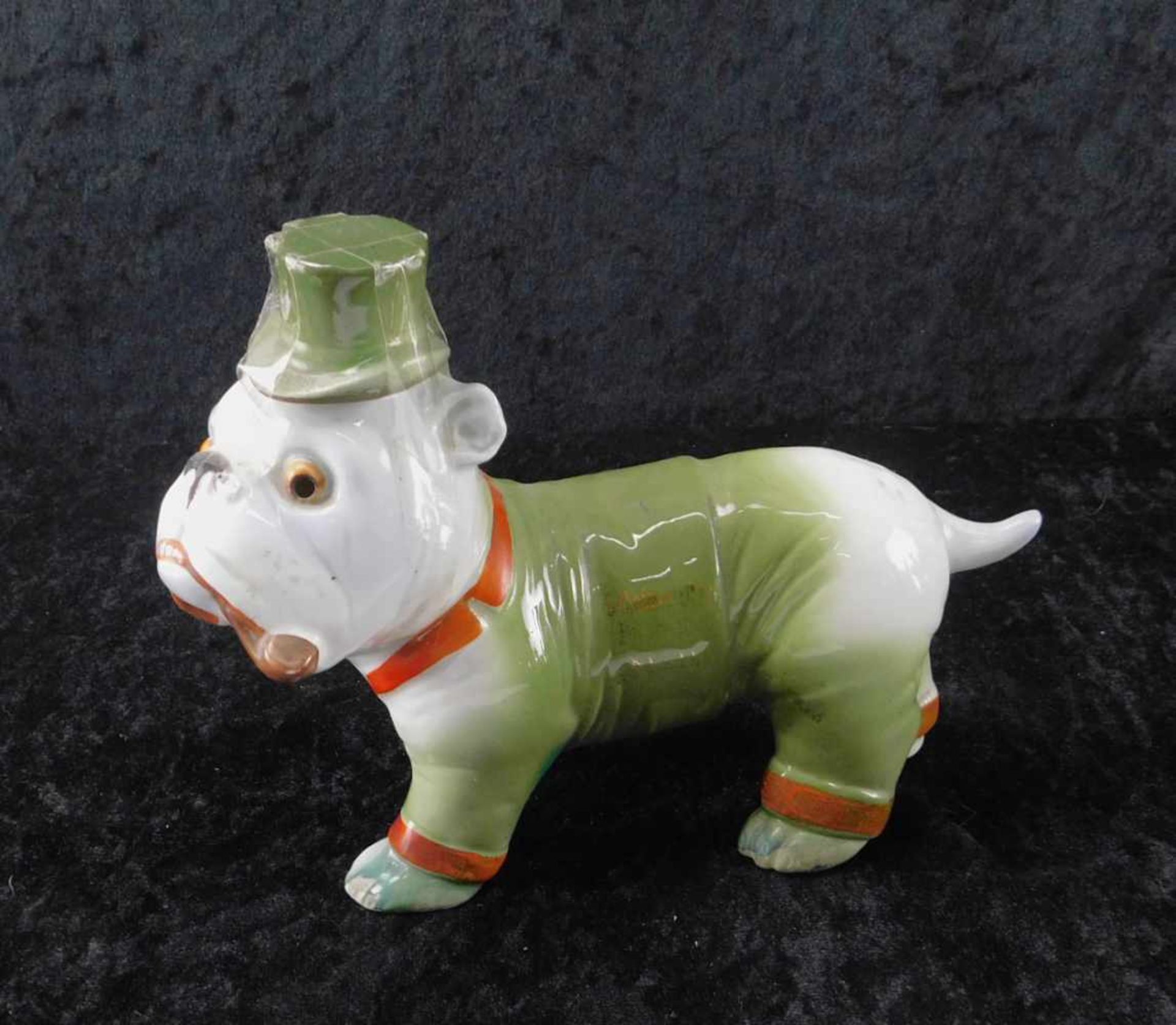 Schnapsflasche, humoristische Darstellung, Bulldogge als Polizist, Feinsteinzeug um 1920