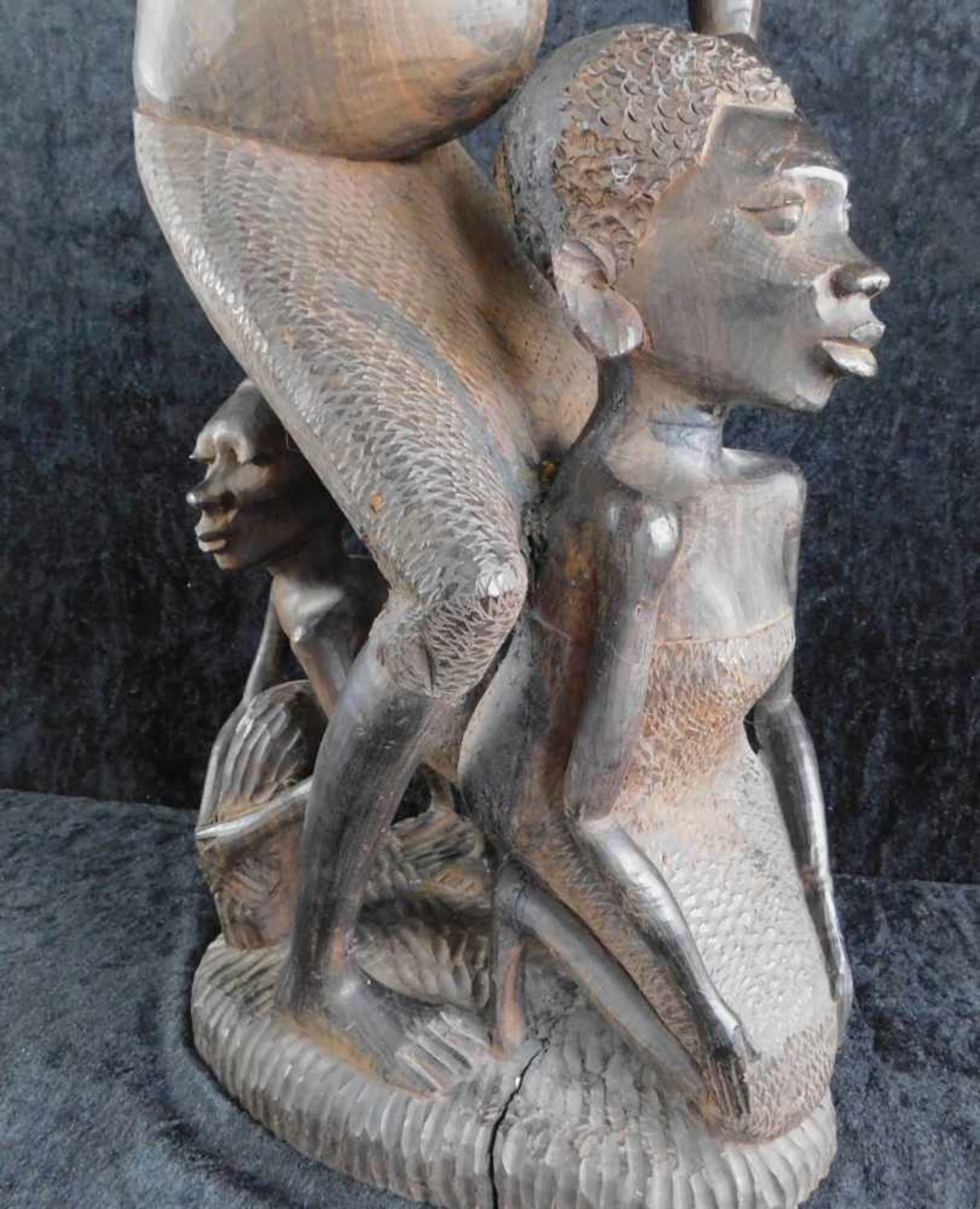 Skulptur, Holz massiv, Darstellung Afrikanische Familie, 1.H.20.Jhdt., - Bild 8 aus 10