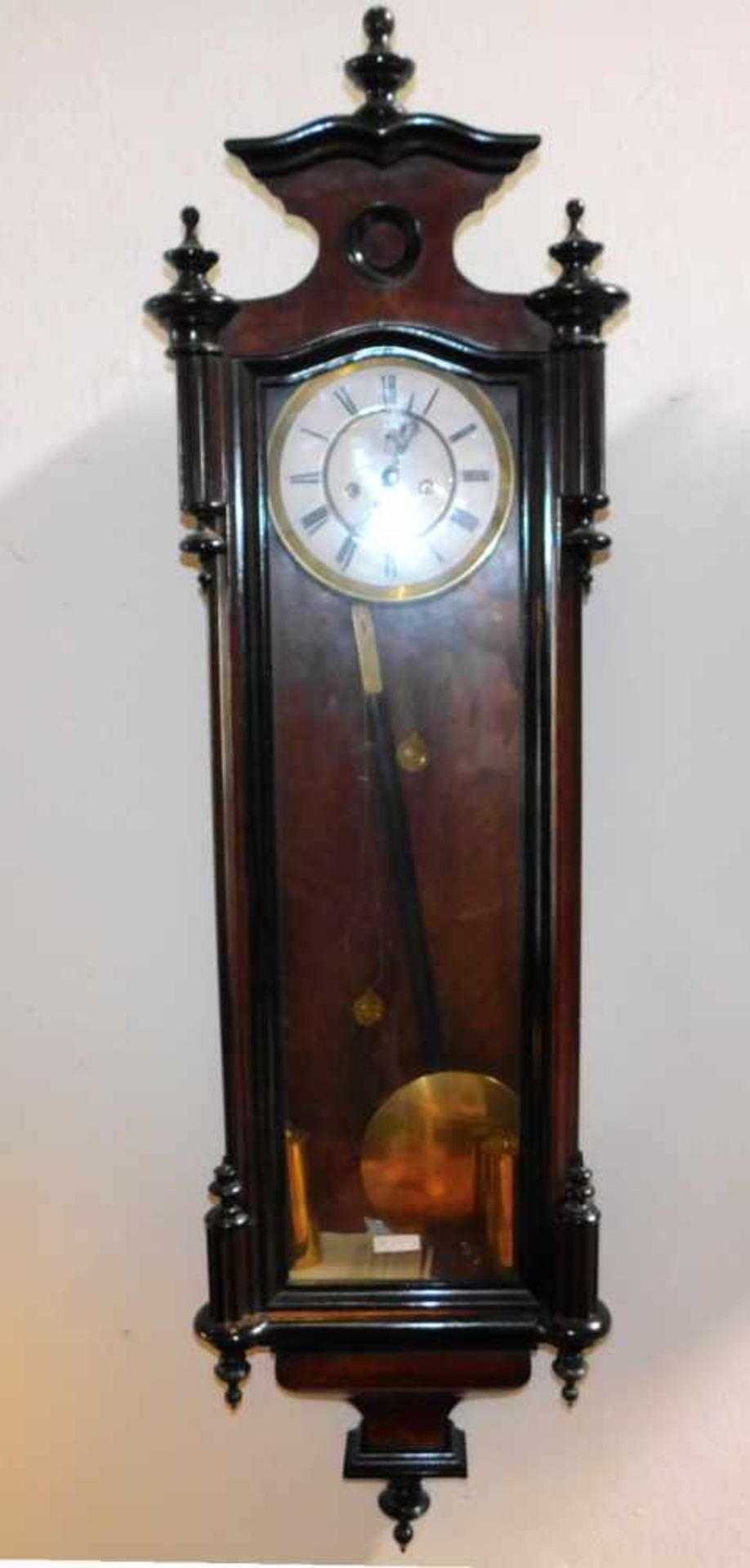 Wiener Regulator, Lenzkirch,Uhrwerk gepunzt u. nummeriert, Nussbaum, Spätbiedermeier um 1870,Front
