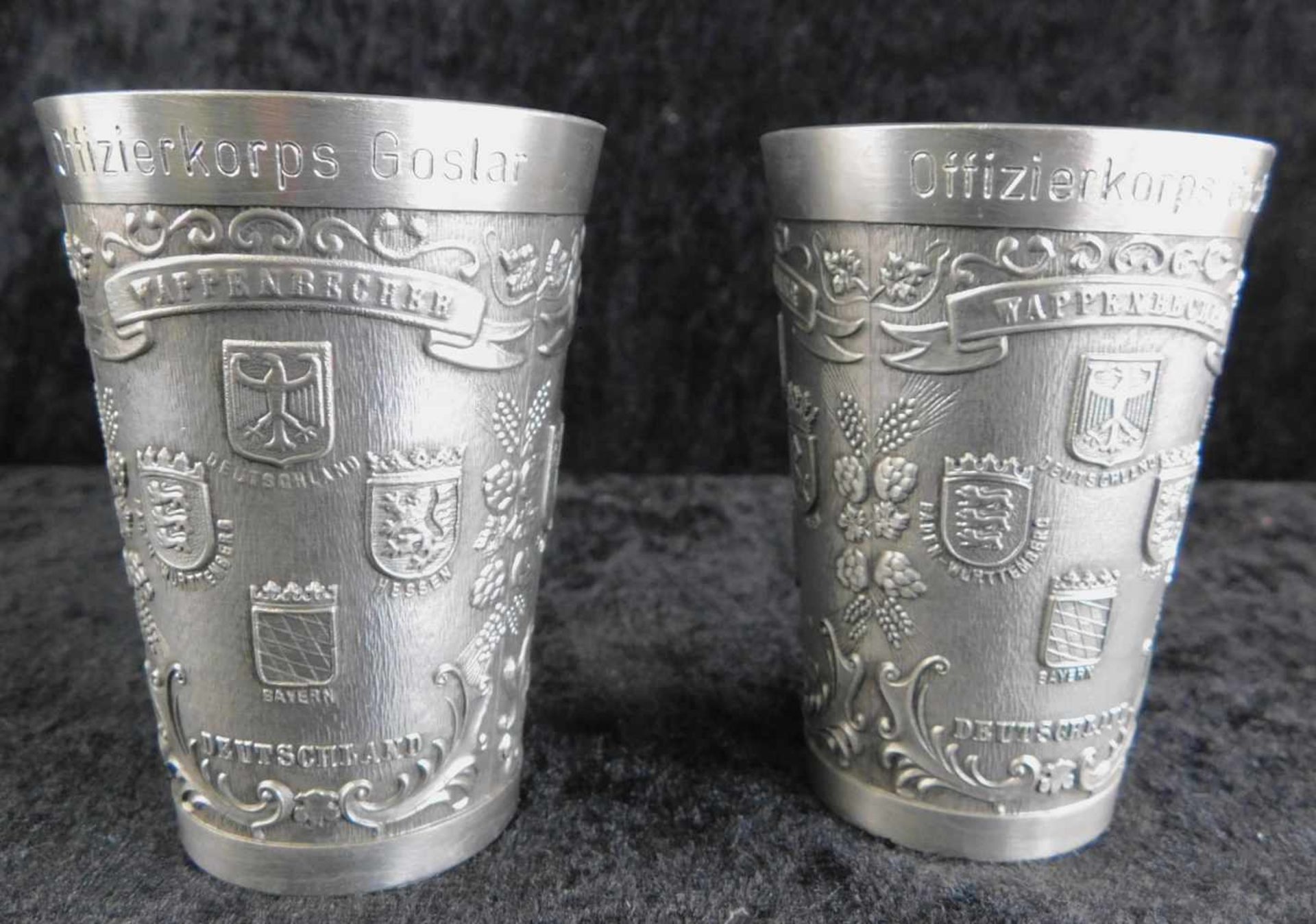 2 Wappenbecher, Zinn Punze u.a. Brenningloh,, Gravur Offizierskorps Goslar 1989 und 1990, Höhe 8,5