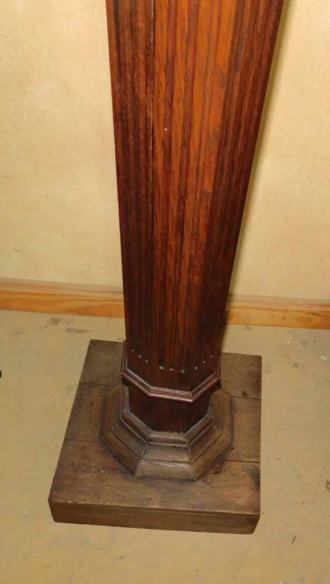 Blumensäule Eiche Jugendstil. um 1910, Höhe 150 cm, Platte oben 31 x 31 cm - Bild 4 aus 4