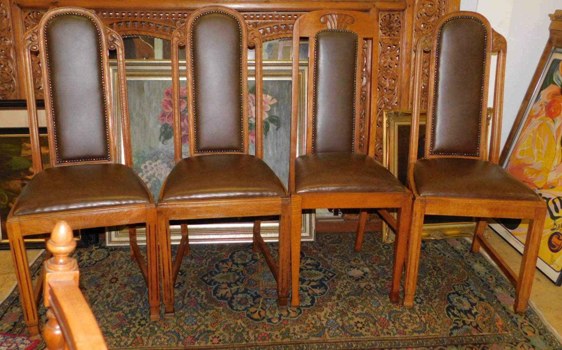 4 Stühle, Eiche, Jugendstil um 1910, Lehne verziert, Polsterung fast neuwertig, 1 Stuhl nicht - Bild 2 aus 4