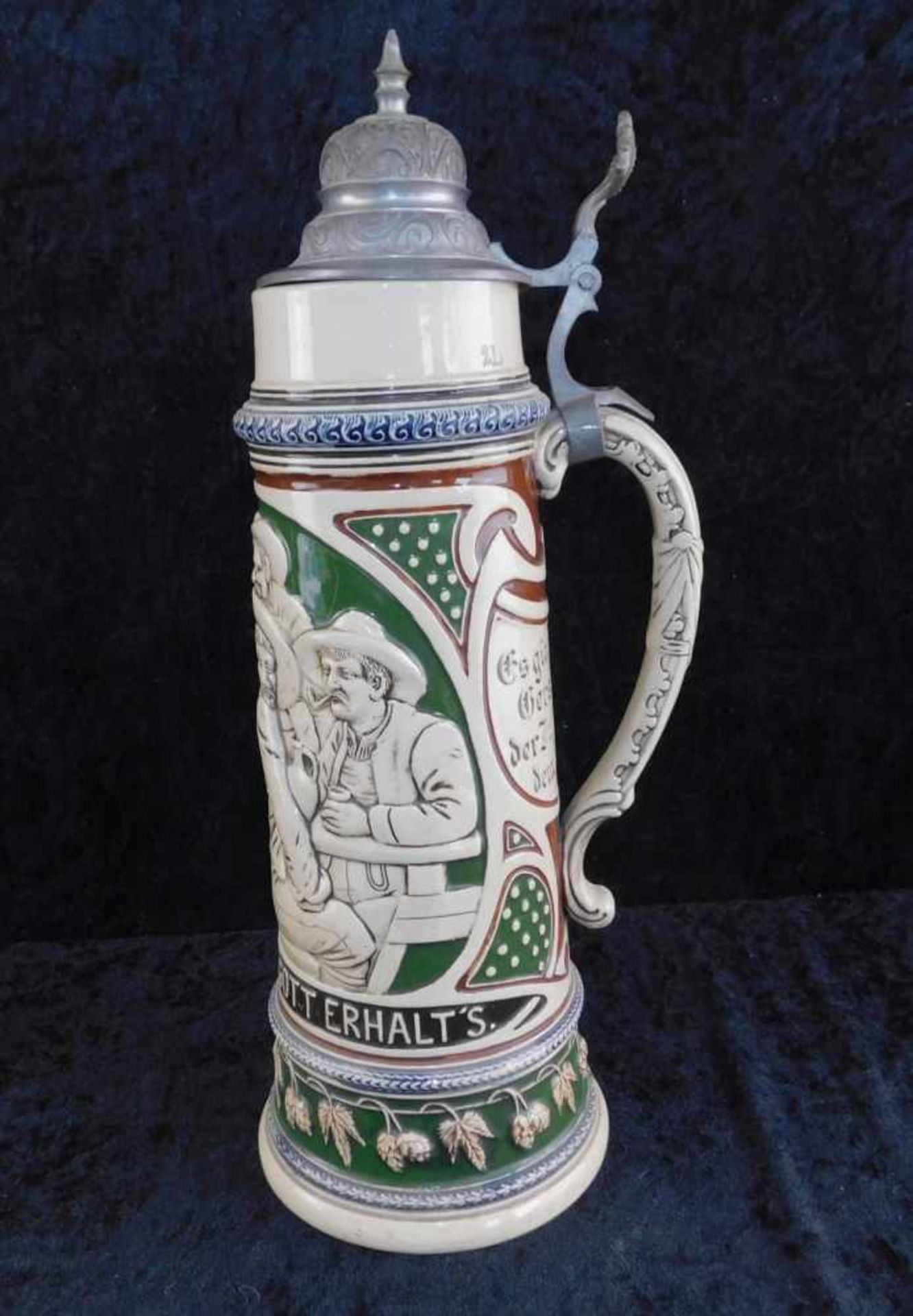 Großer Mettlach Krug mit Zinndeckel, Nr. 358, Keramik plastisch ausgeformt mit Sinnsprüchen