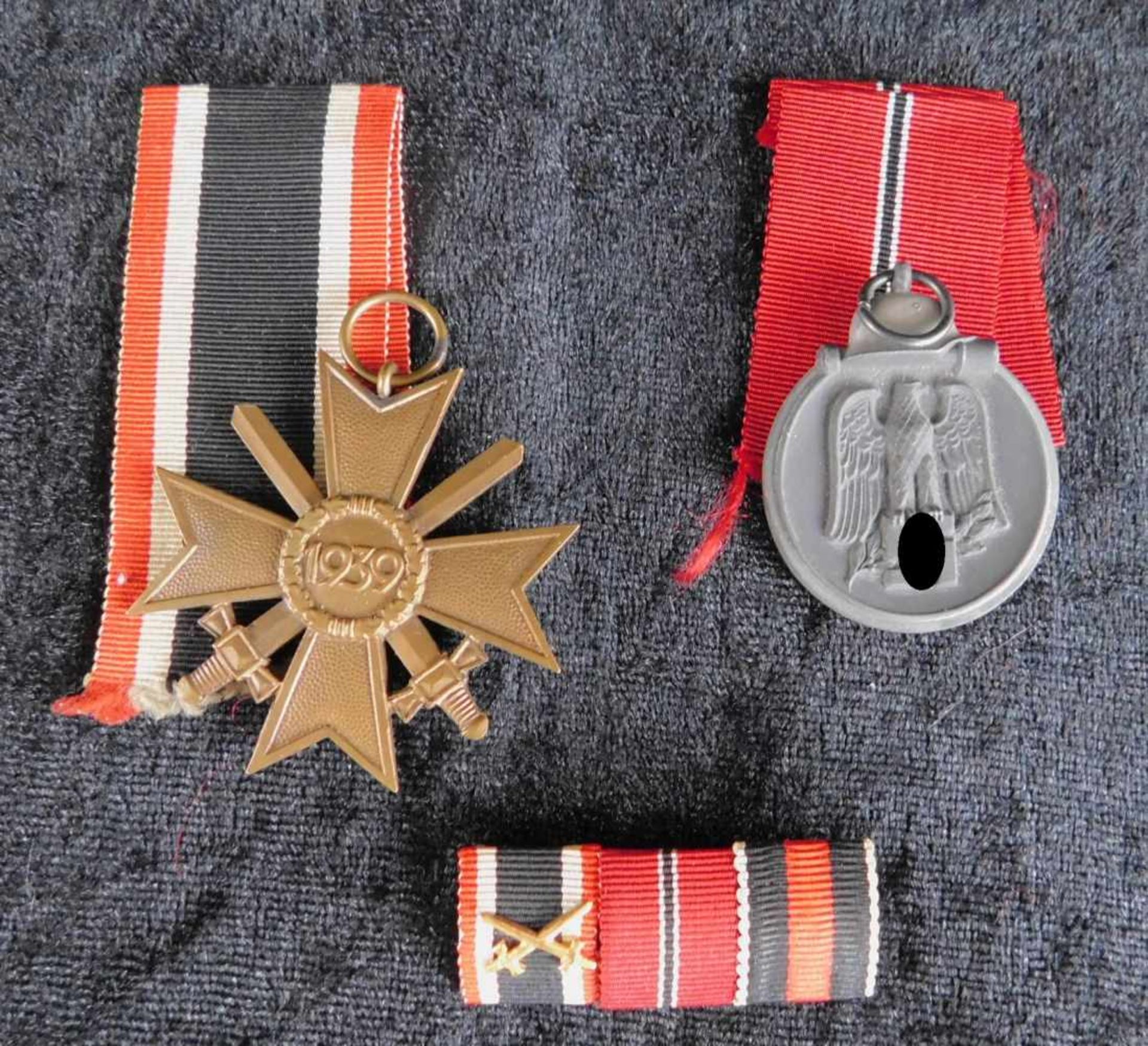 2. WK, Konvolut, Medaille Winterschlacht i. Osten 1941/42 a. Band, Kriegsverdienstkreuz m.