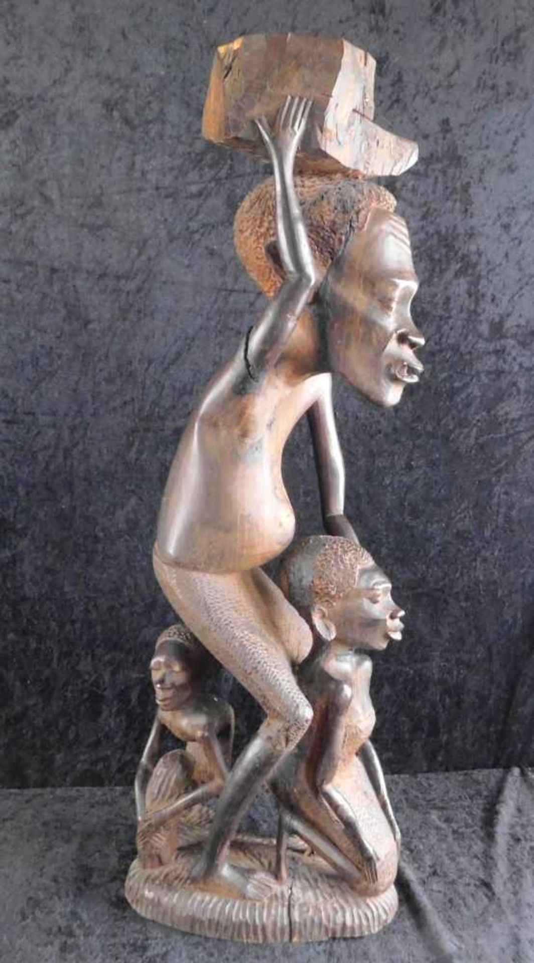 Skulptur, Holz massiv, Darstellung Afrikanische Familie, 1.H.20.Jhdt.,
