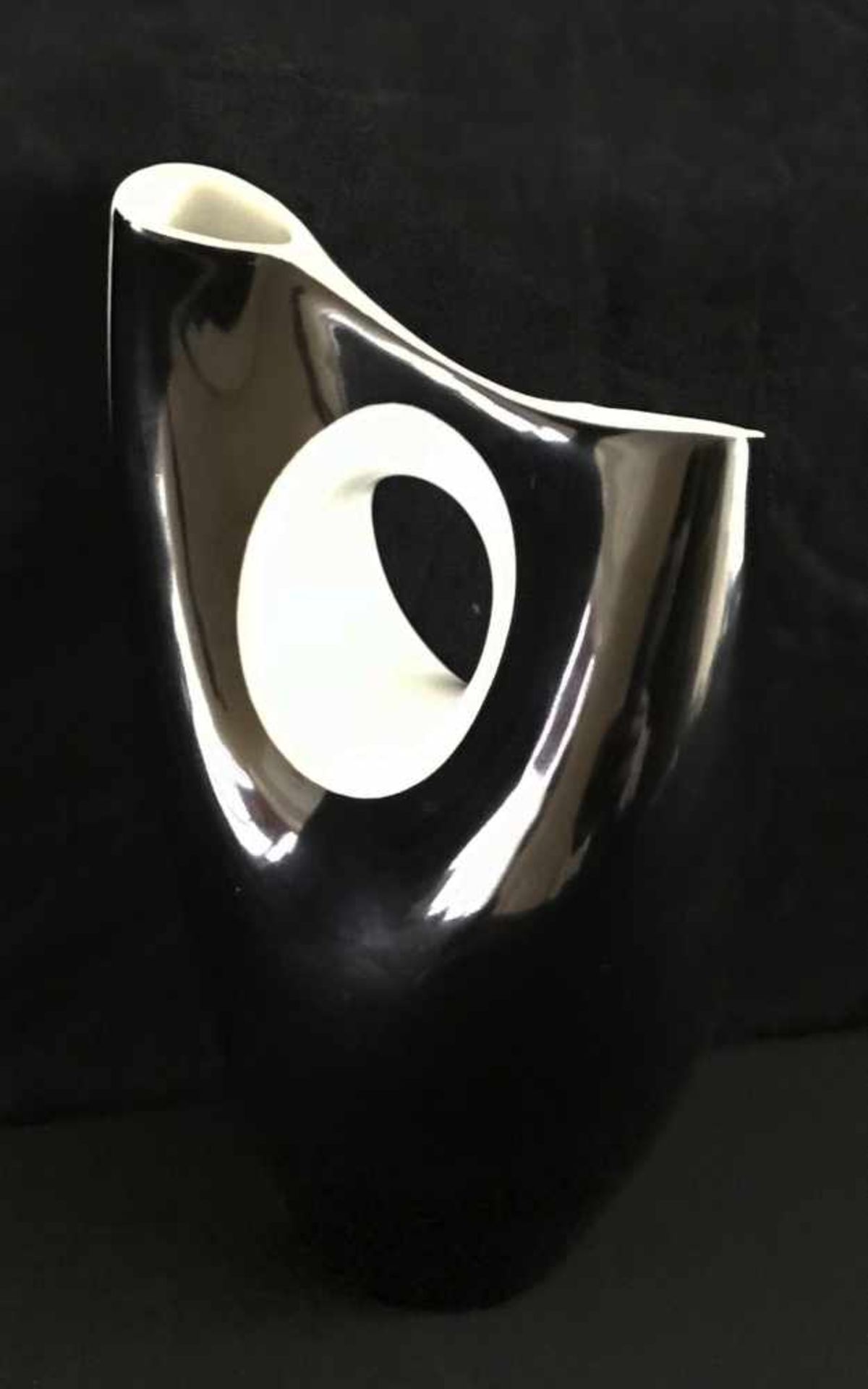 Rosenthal, Kunstabteilung Selb, Vase, Porzellan, Entwurf Beate Kuhn, ovale Form, schwarze