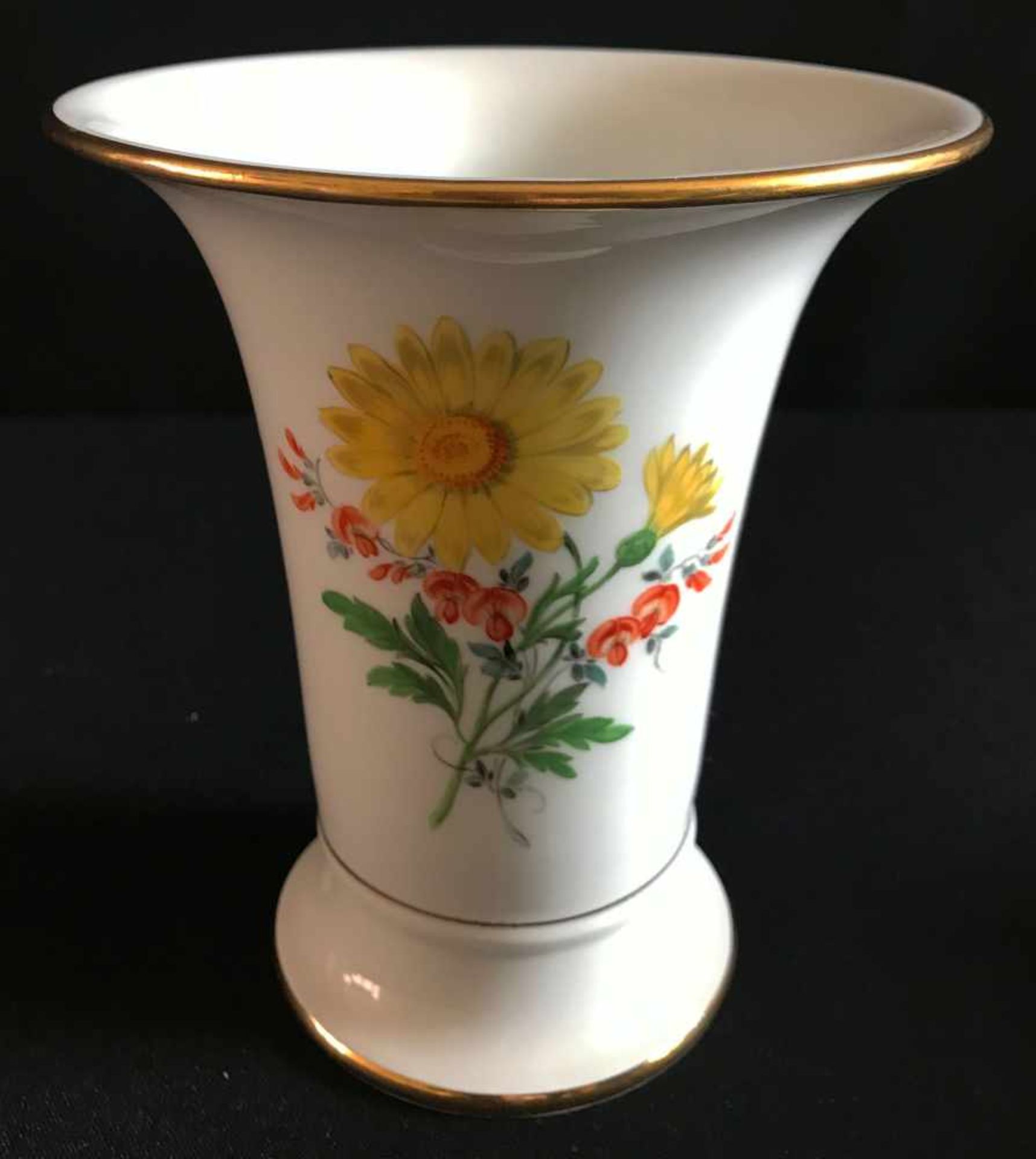 Meissen-Vase, Dekor Bunte Blume, Schwertermarke Meißen, 1. Wahl, H. 16,5 cm - Bild 2 aus 2