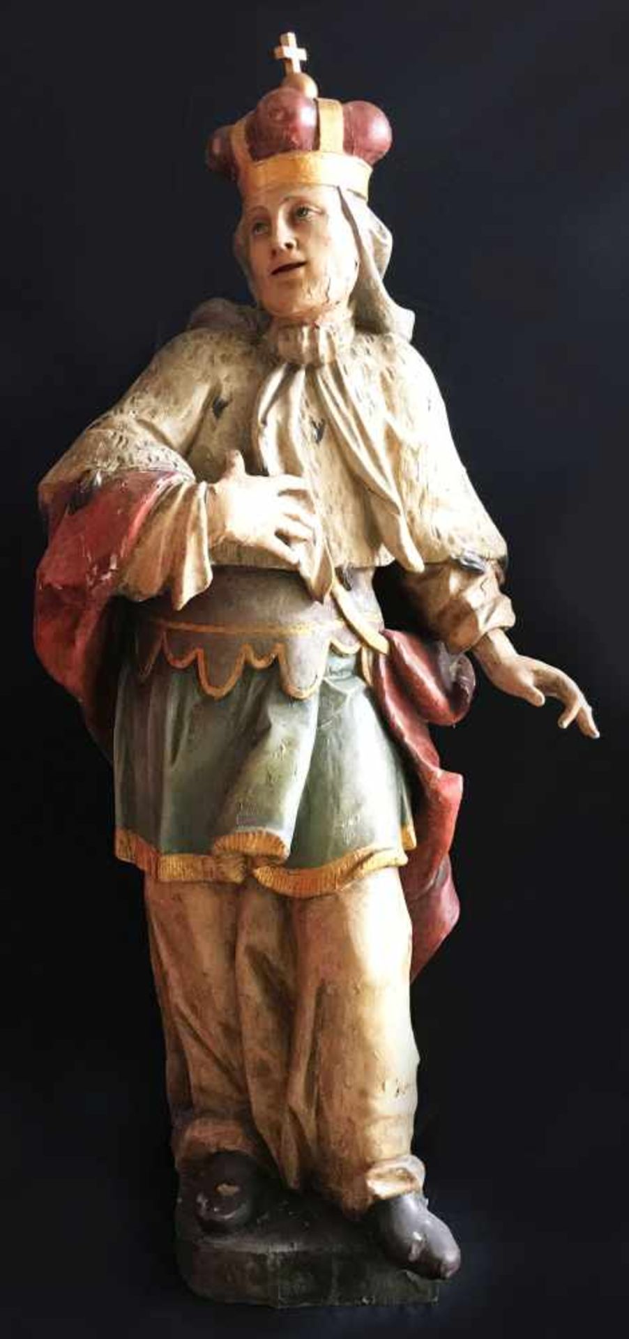 Hl. Kunigunde, süddeutsch, 18. Jh., Holz, farbig gefasst, rückseitig ausgehöhlt, H. 104 cm,