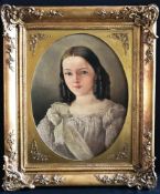 Unbekannter Künstler, 19. Jh., Bildnis eines Mädchens mit gelocktem Haar in einem aufwändigen