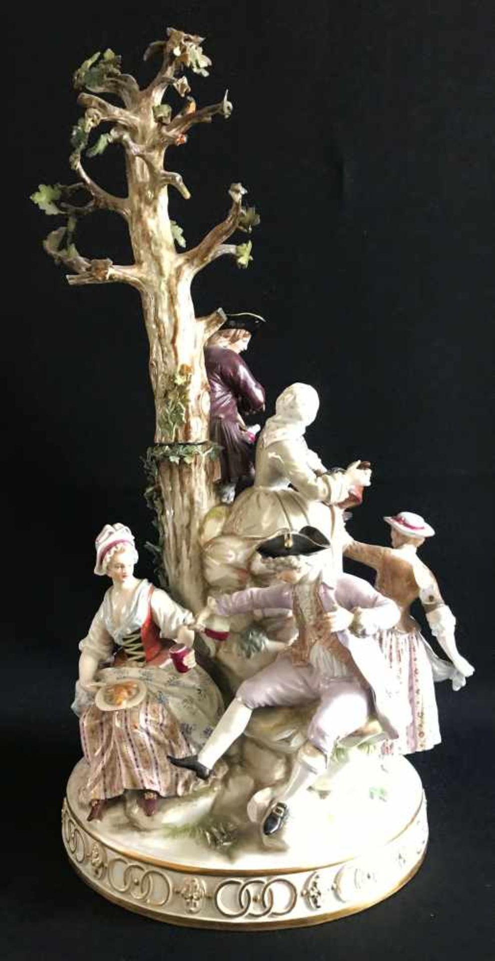Meissen große Figurengruppe, Musikanten, Große Gärtnergruppe am Baum, Modell von Michel Victor Acier