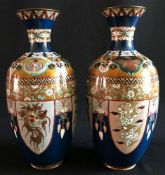 Paar Cloisonné-Vasen, Meiji-Zeit (Tenno Mutsuhito, 1868 bis 1912), amhorenförmig. Corpus mit